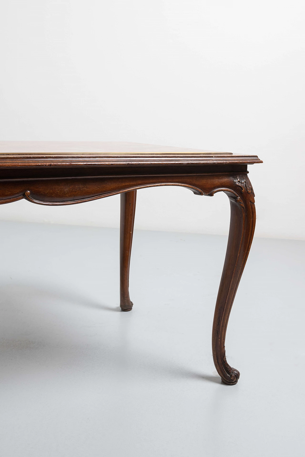 Tavolino in legno con gambe arcuate e piano in onice, anni '50 3