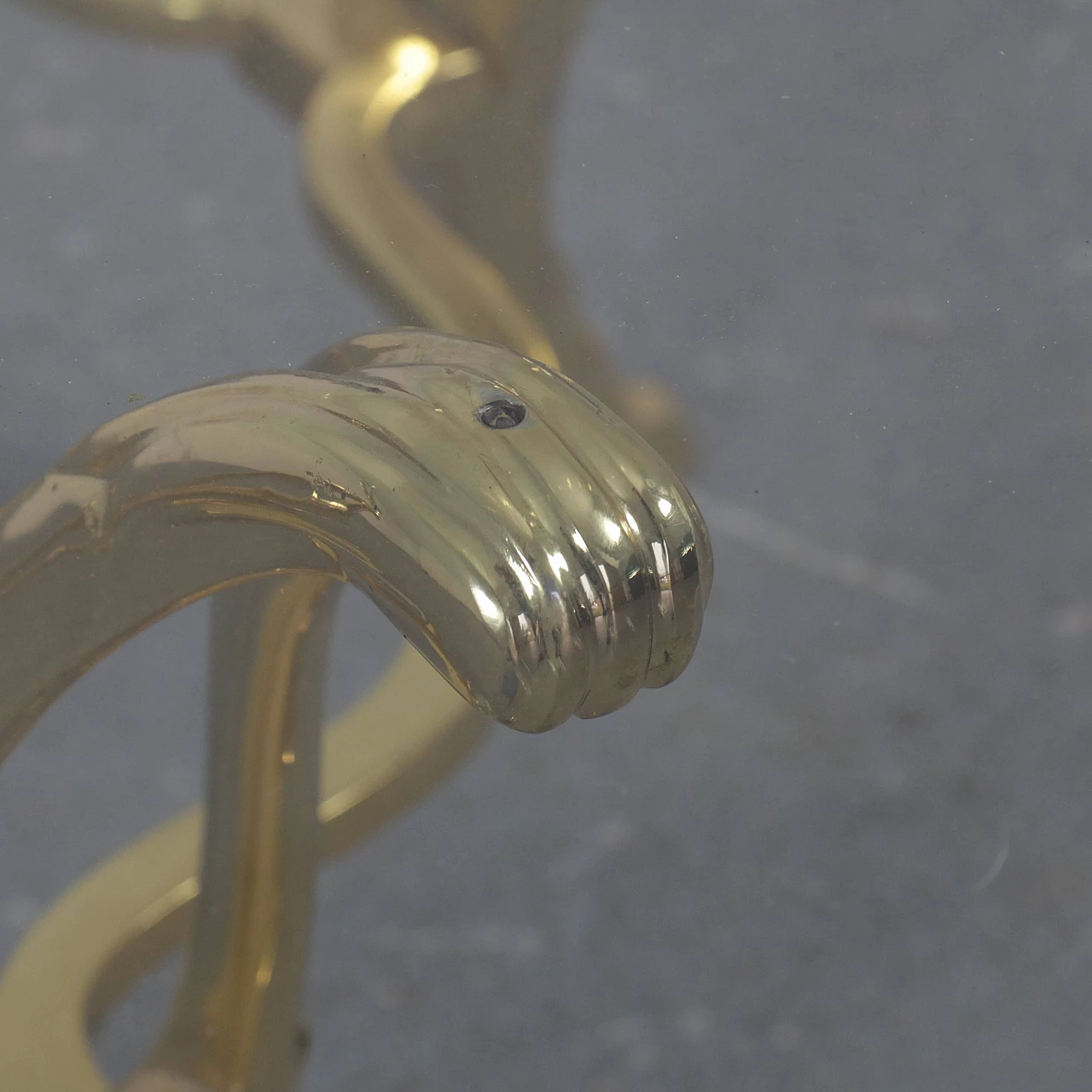 Tavolino da caffè in ottone molato e vetro, anni '80 7