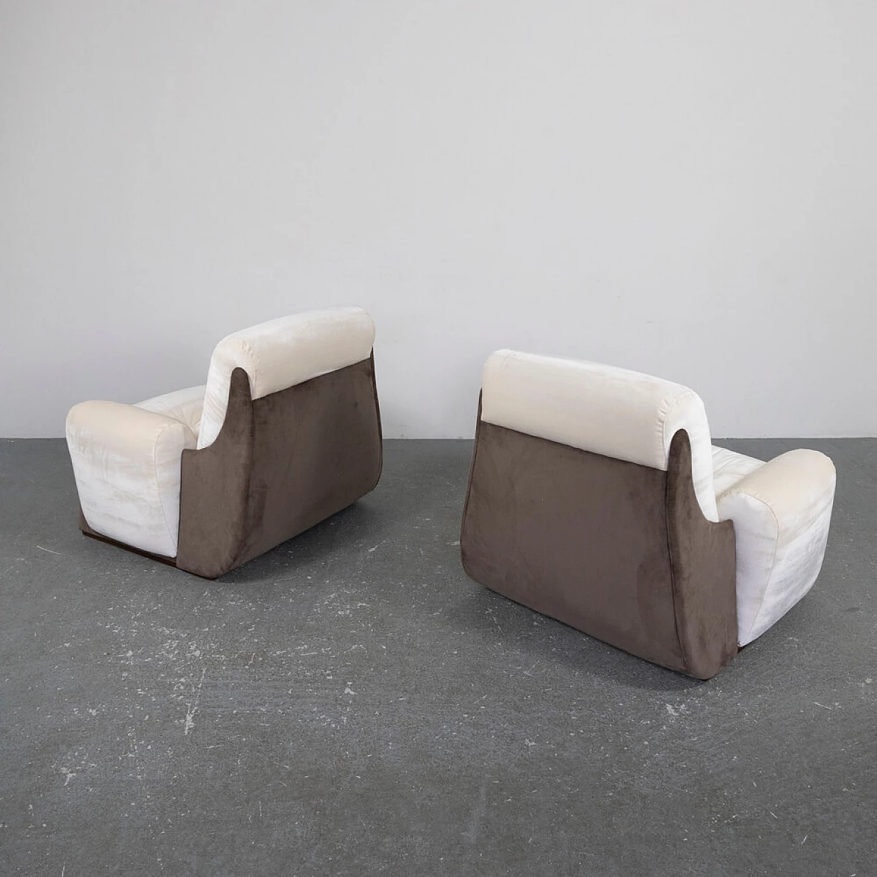 Pair of two-tone velvet armchairs, 1960s 5
