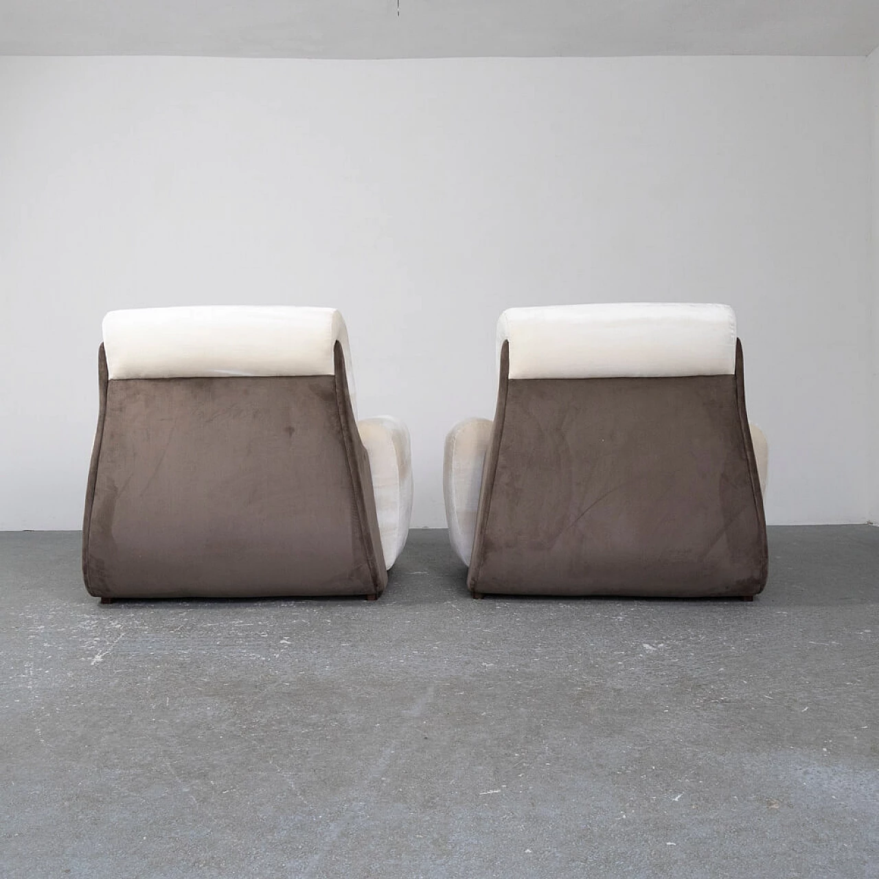 Pair of two-tone velvet armchairs, 1960s 6