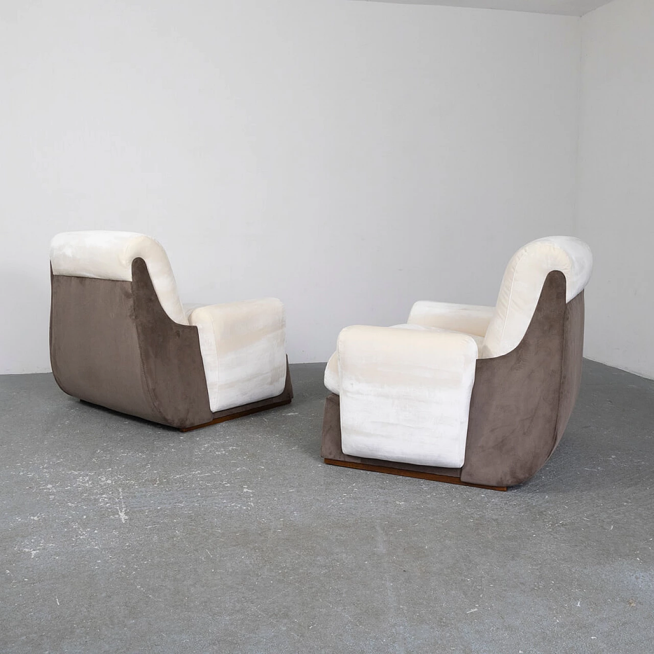 Pair of two-tone velvet armchairs, 1960s 7