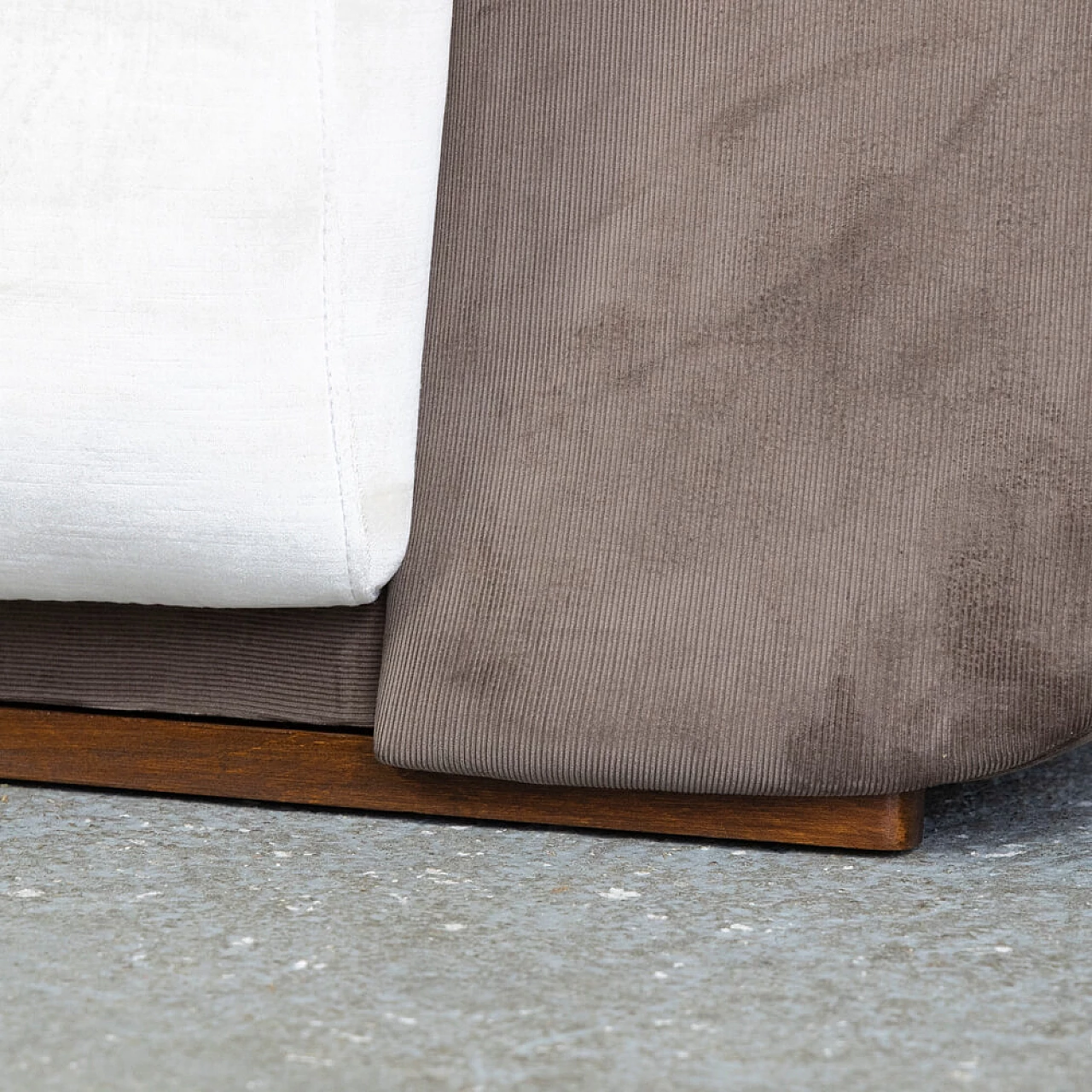 Pair of two-tone velvet armchairs, 1960s 8