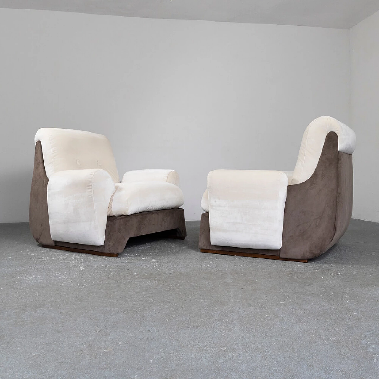 Pair of two-tone velvet armchairs, 1960s 9