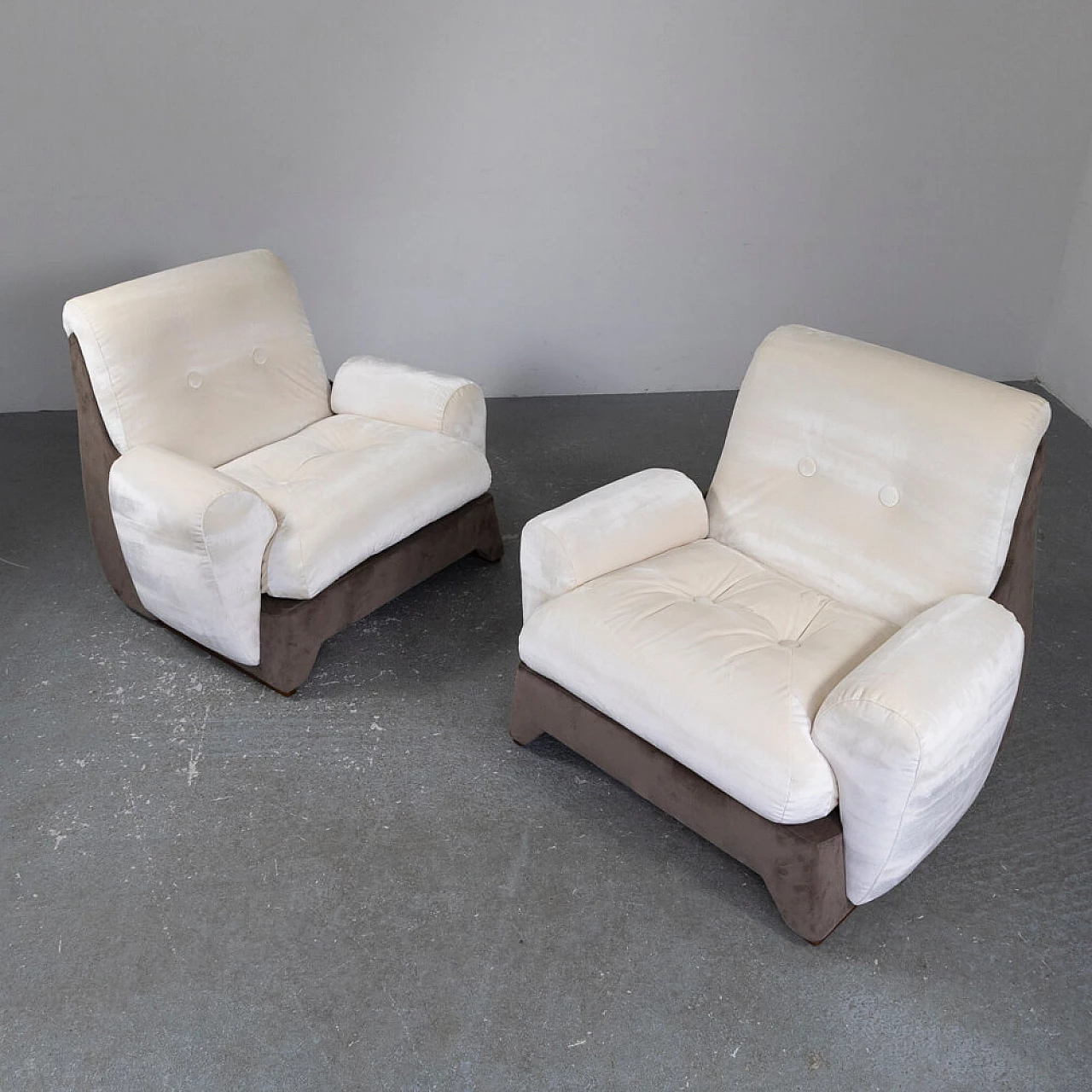 Pair of two-tone velvet armchairs, 1960s 10