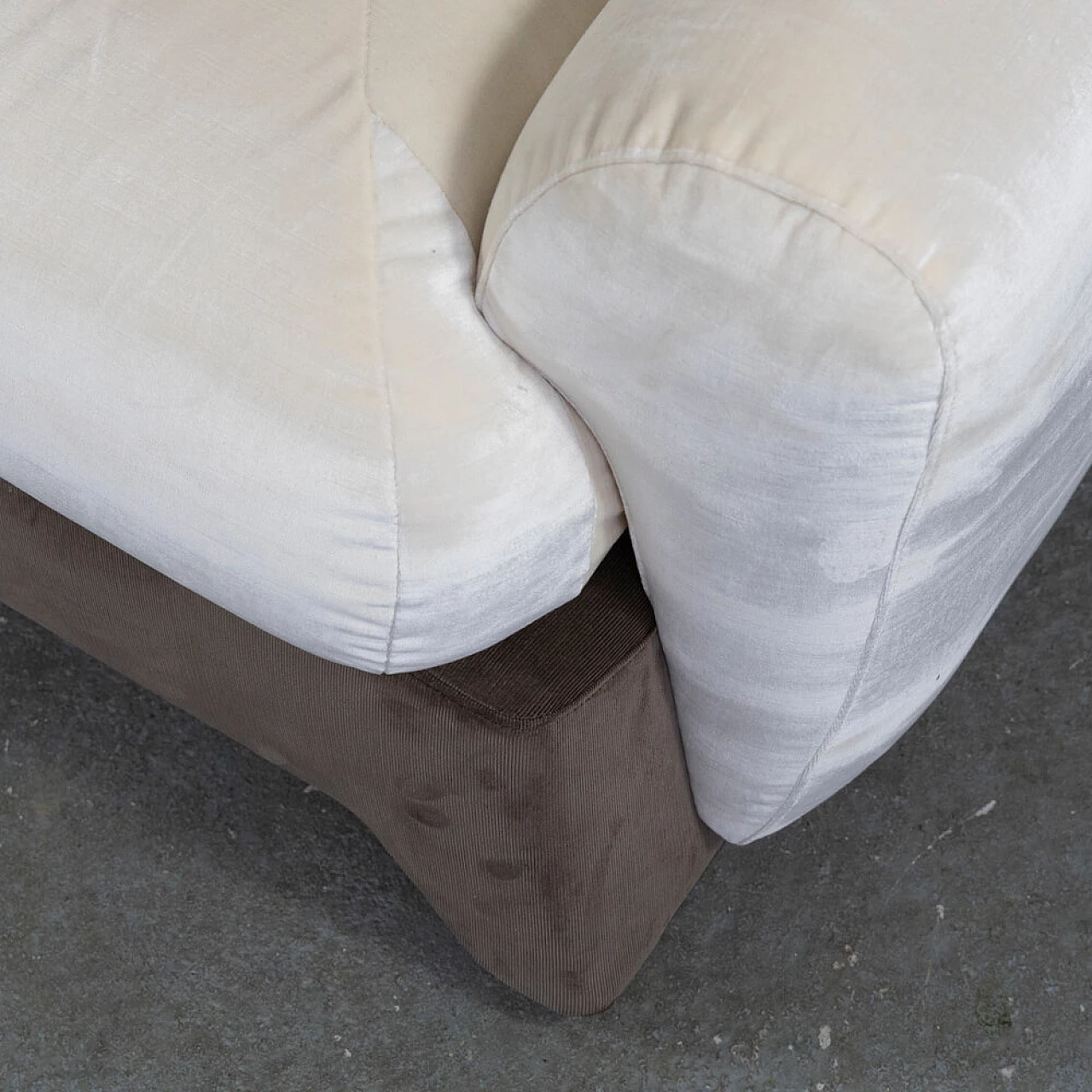 Pair of two-tone velvet armchairs, 1960s 11