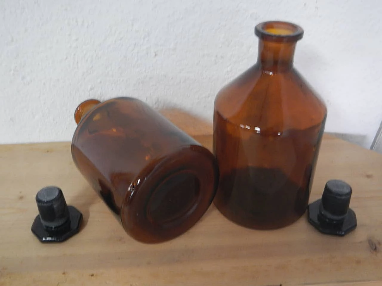 Coppia di bottiglie da farmacia in vetro, anni '50 5