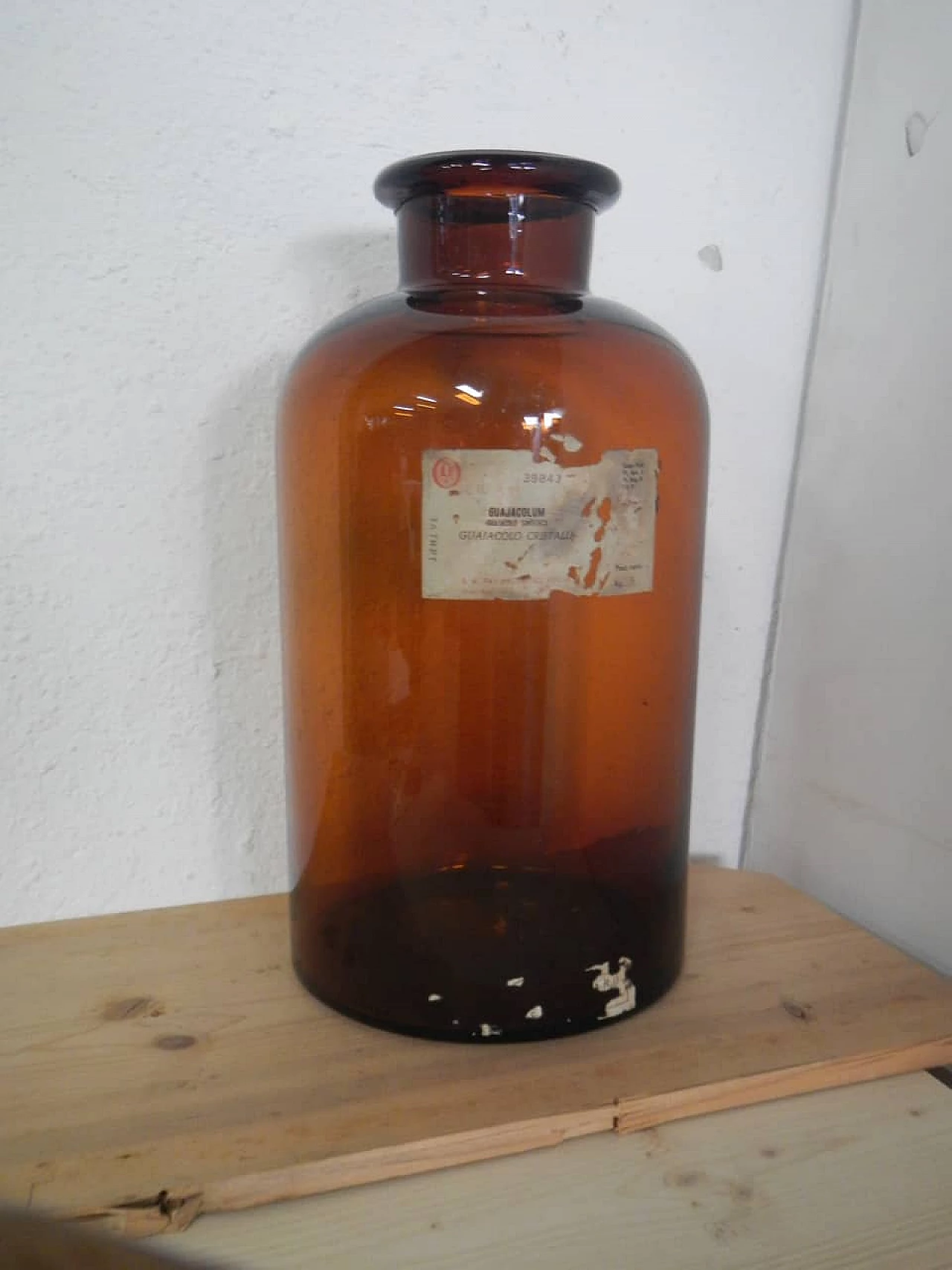 Bottiglia da farmacia in vetro con etichetta, anni '50 4