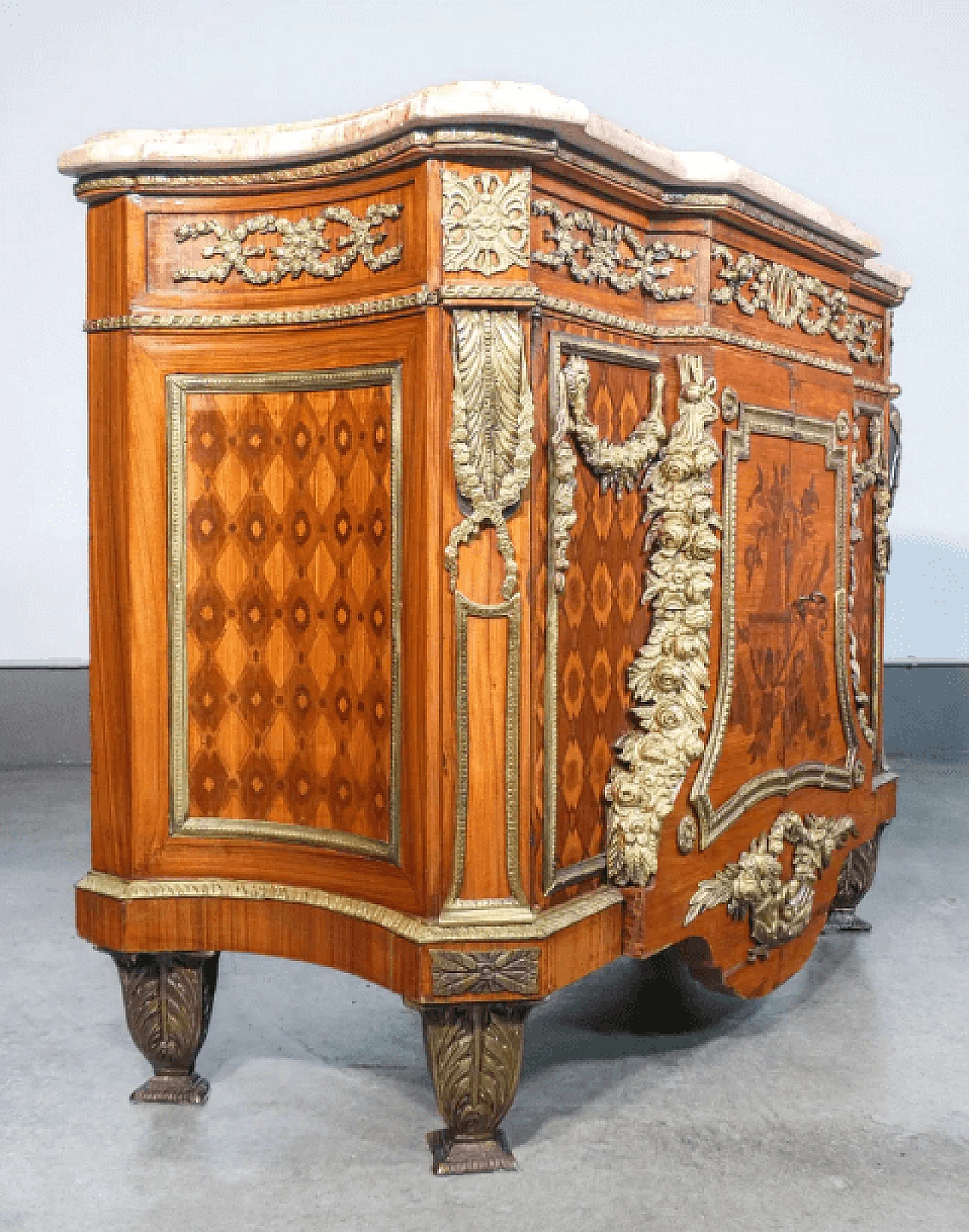 Jean Henri Riesner, comò stile Luigi XV in legno intarsiato con piano in marmo, inizio '900 11