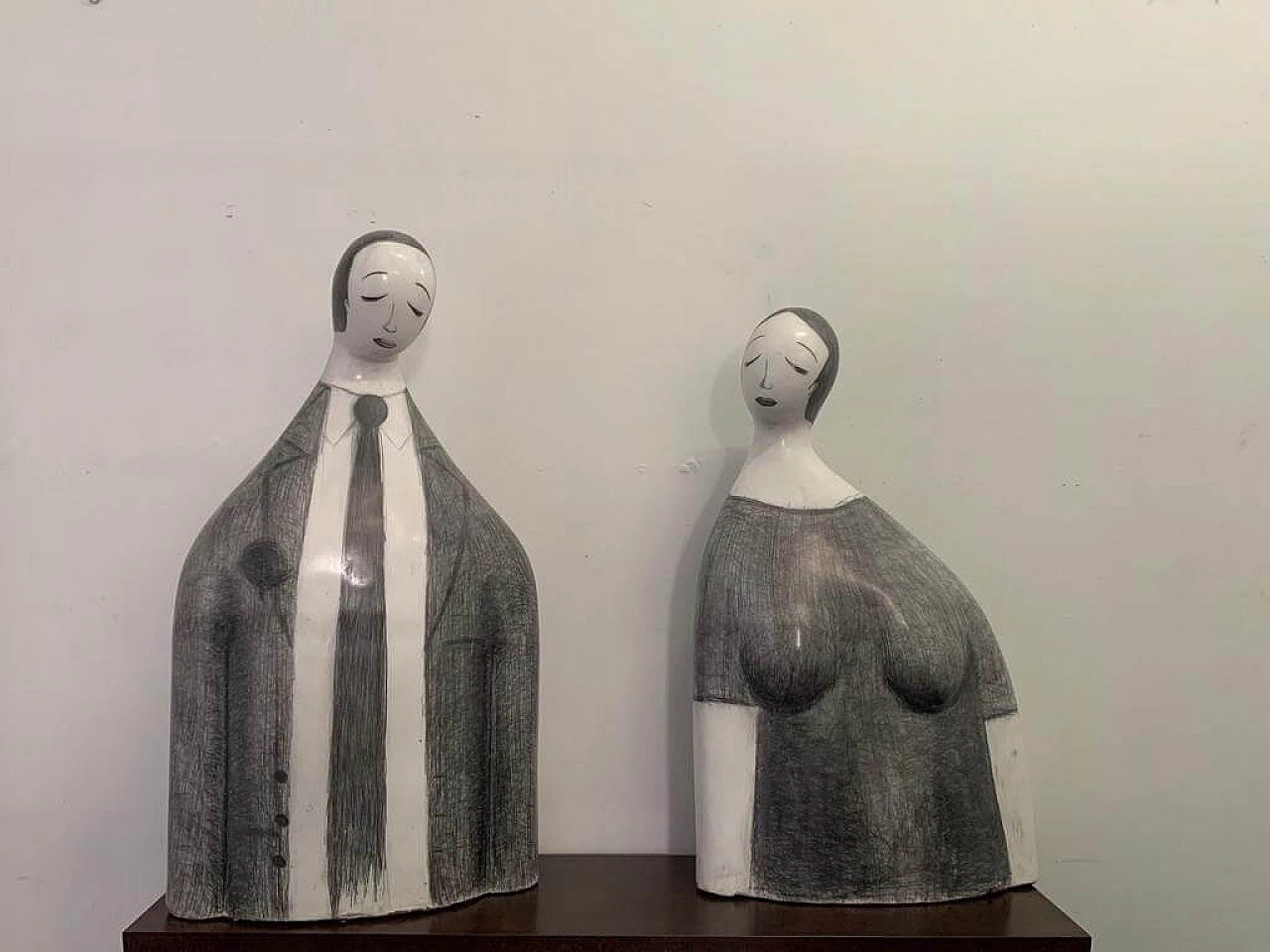 Yuri Zatarain, Thought of Love, terracotta and graphite, 2005 1