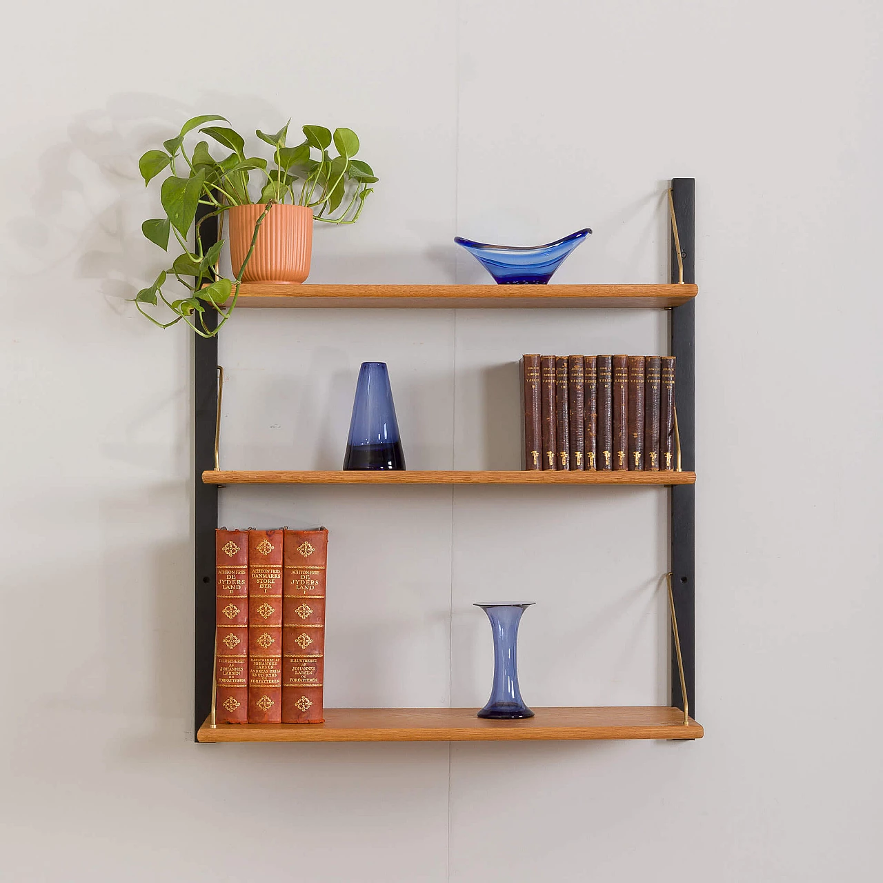 Wall-mounted oak bookcase in the style of Poul Cadovius, 1970s 1