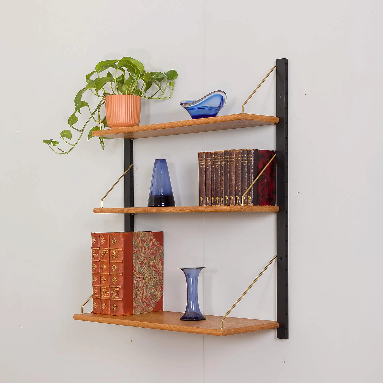 Wall-mounted oak bookcase in the style of Poul Cadovius, 1970s 2