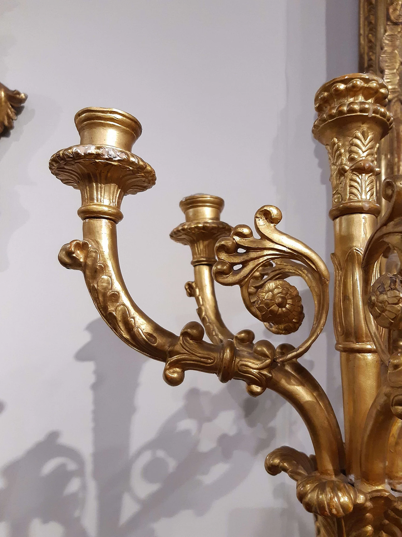 Empire carved and gilded wood candle holder, early 19th century 4