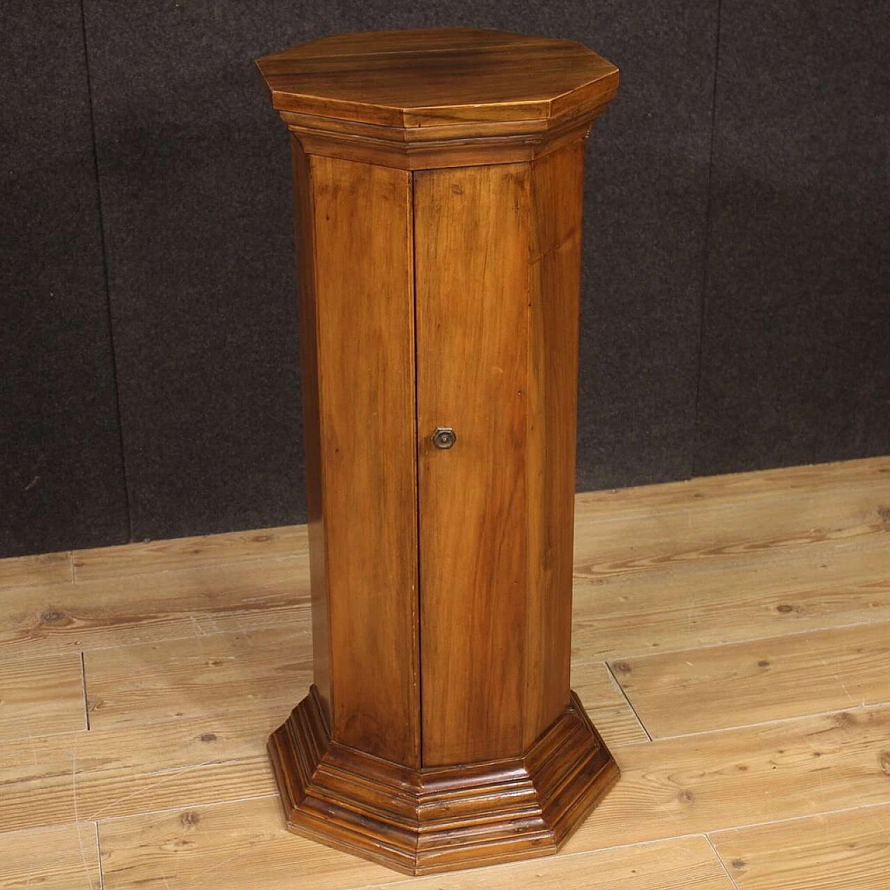 Column with walnut and beech door 1