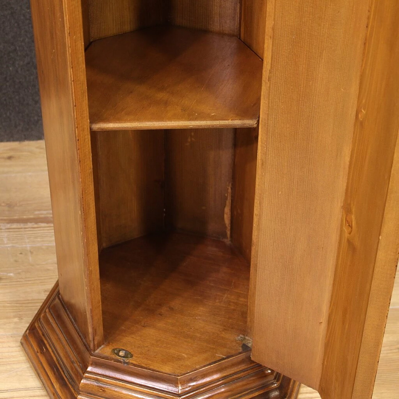 Column with walnut and beech door 4