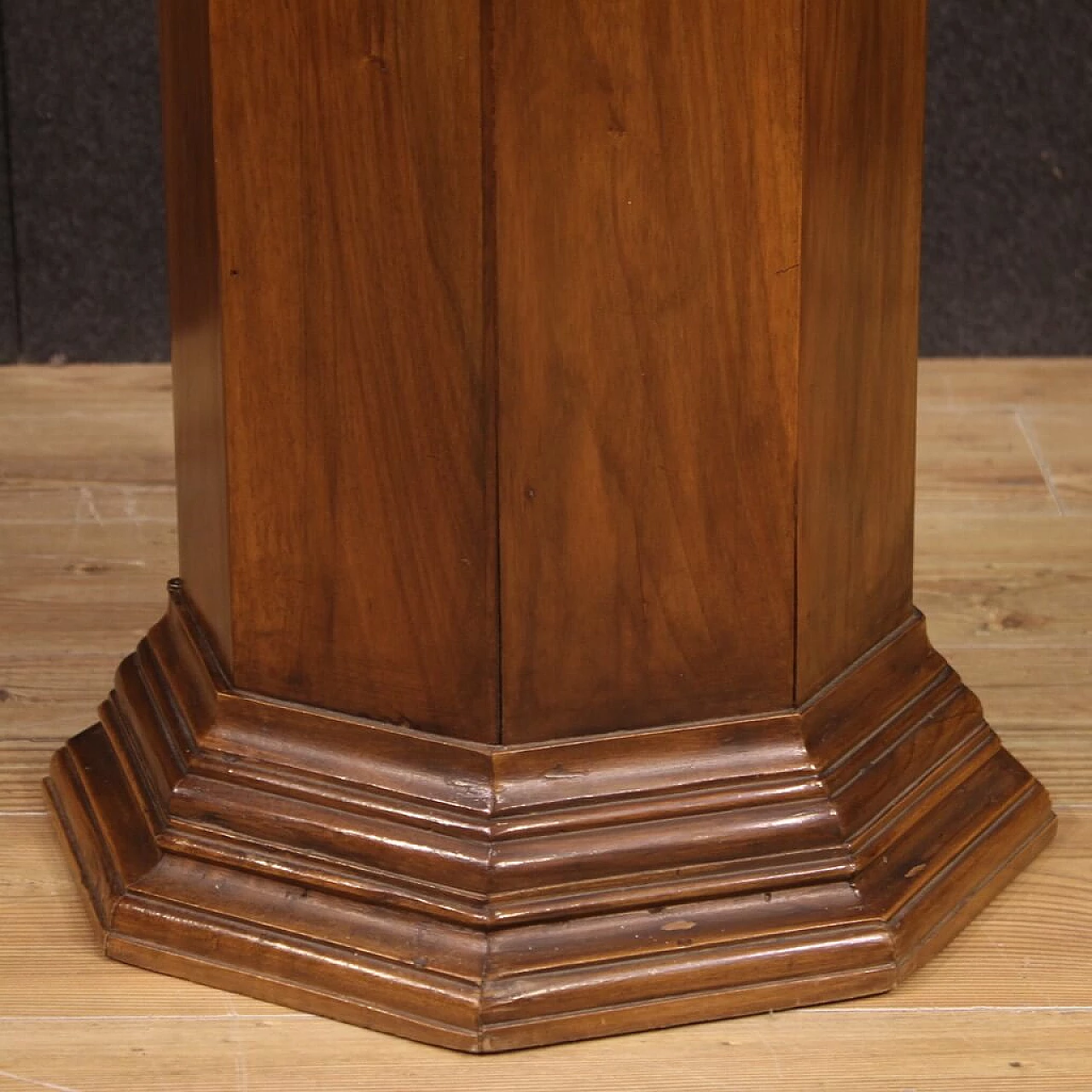 Column with walnut and beech door 9