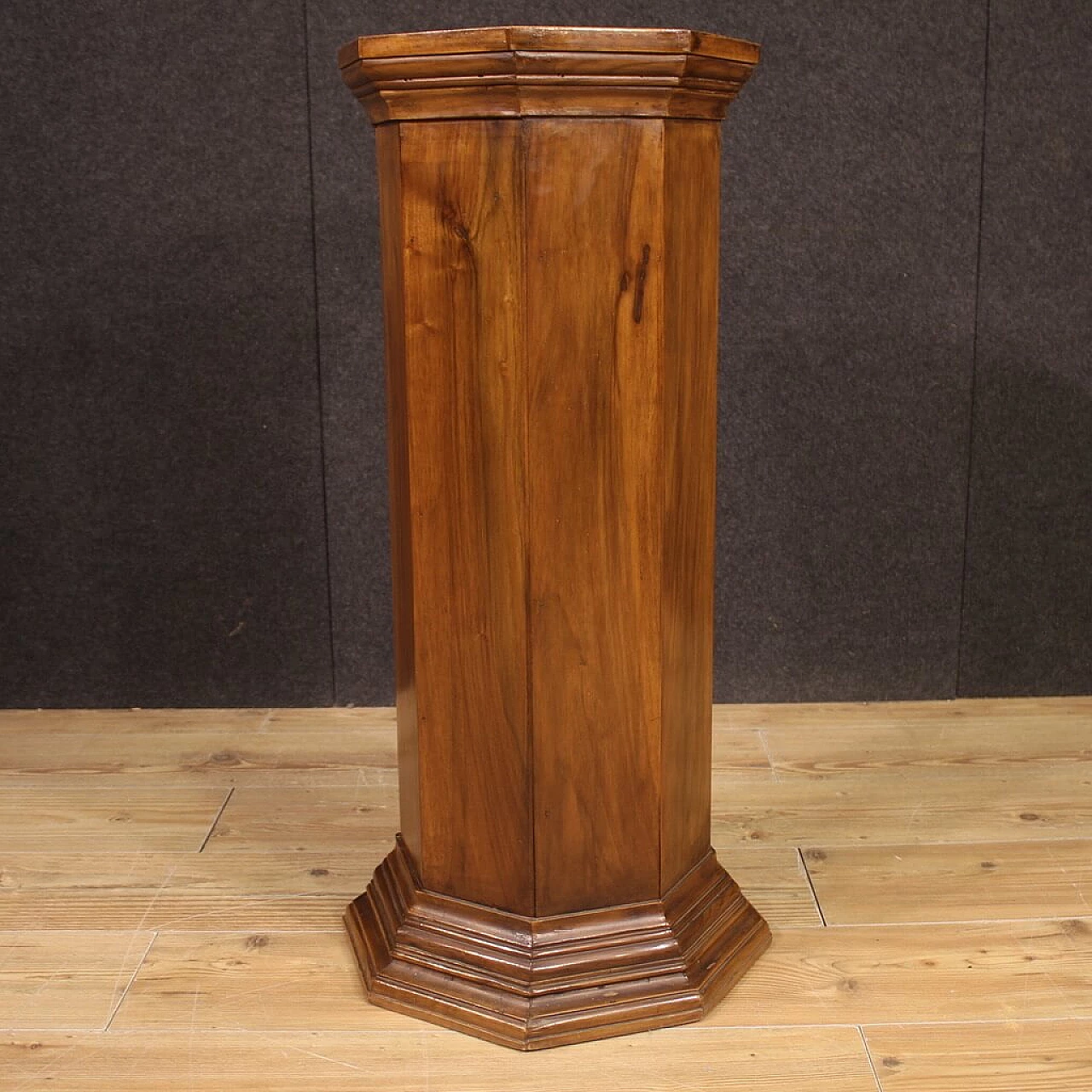 Column with walnut and beech door 10