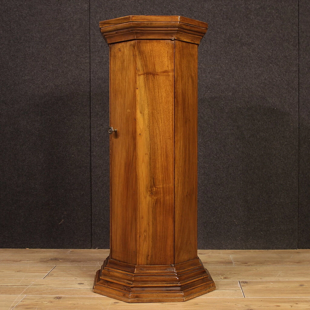 Column with walnut and beech door 12