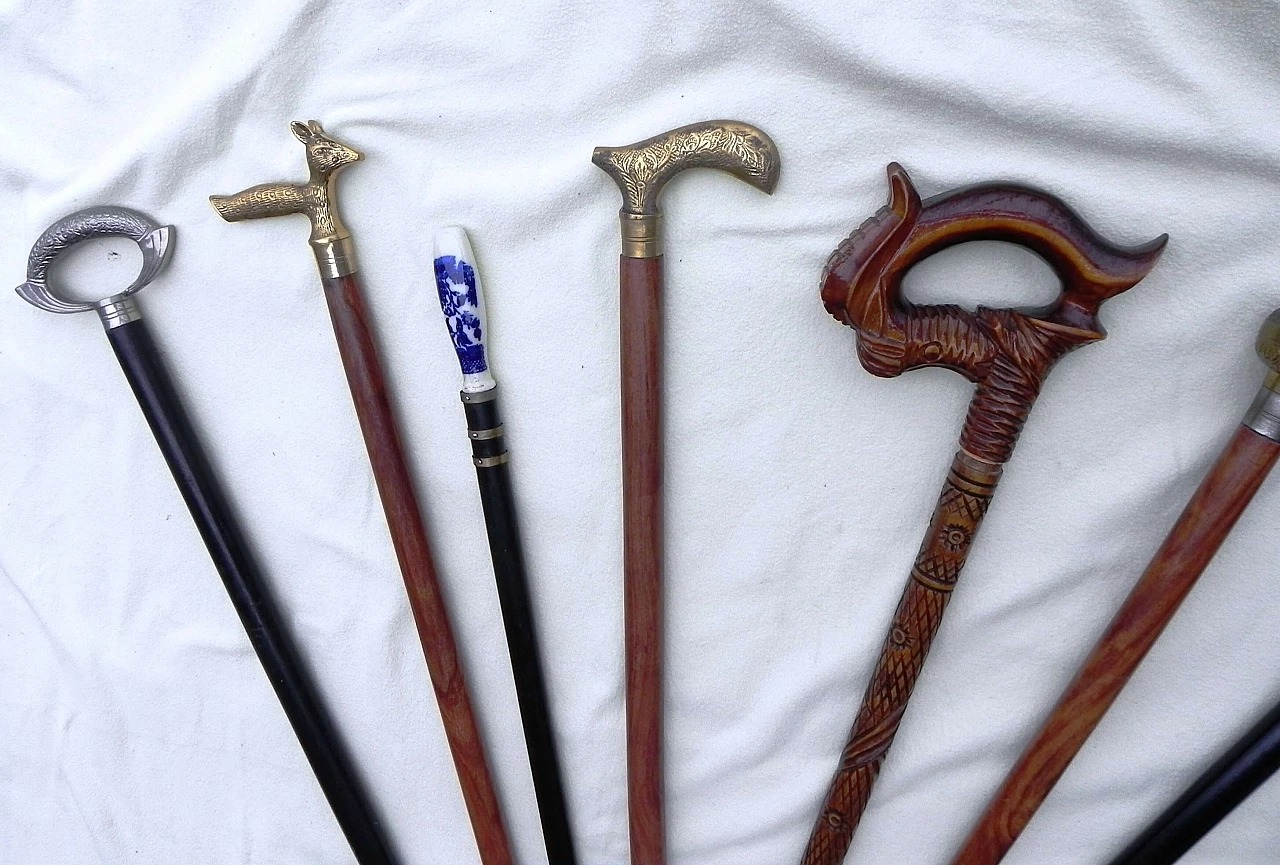 7 Bastoni da passeggio e rastrelliera, anni '90 7