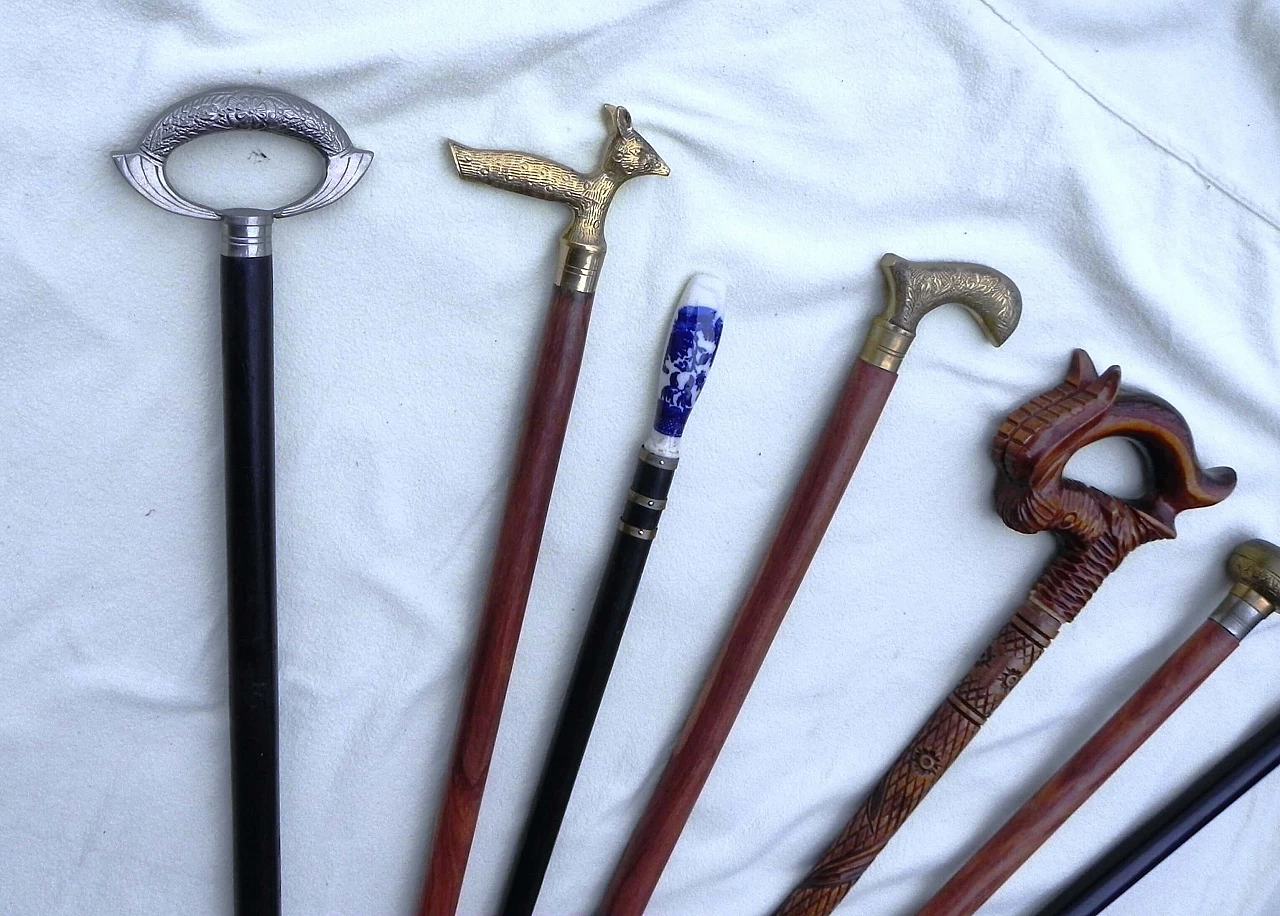 7 Bastoni da passeggio e rastrelliera, anni '90 8