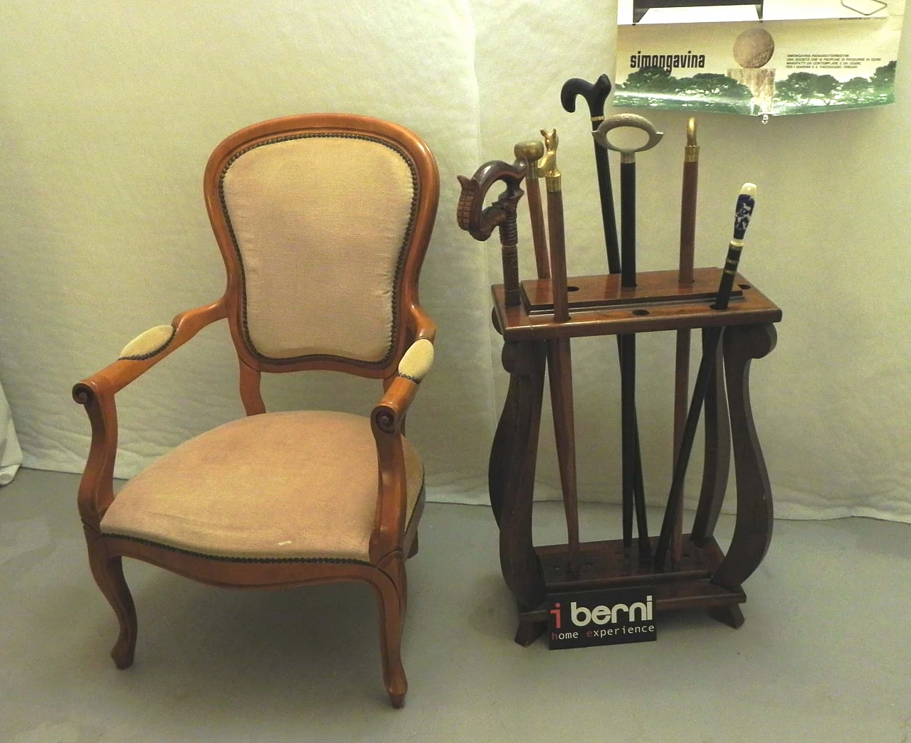 7 Bastoni da passeggio e rastrelliera, anni '90 10