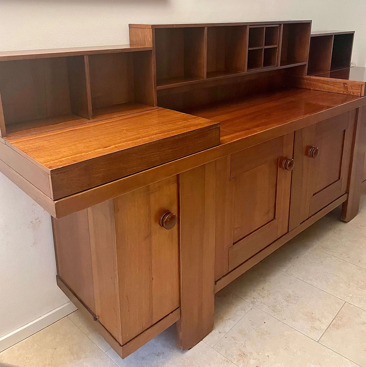 Credenza in piuma di noce impiallacciato di Silvio Coppola per Bernini, anni '70 6