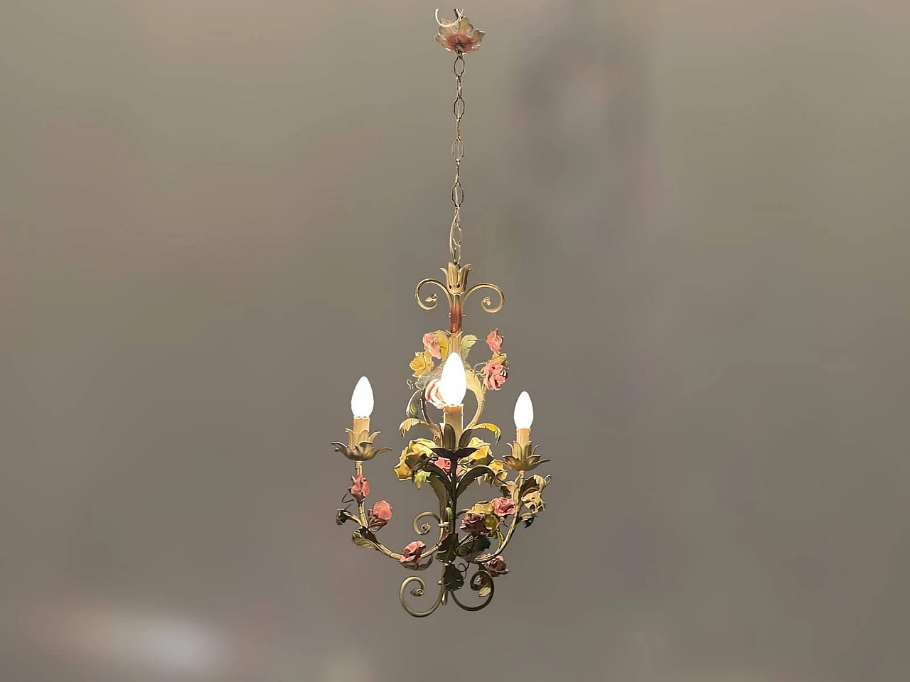 Lampadario con fiori in ceramica Tole, anni '60 4