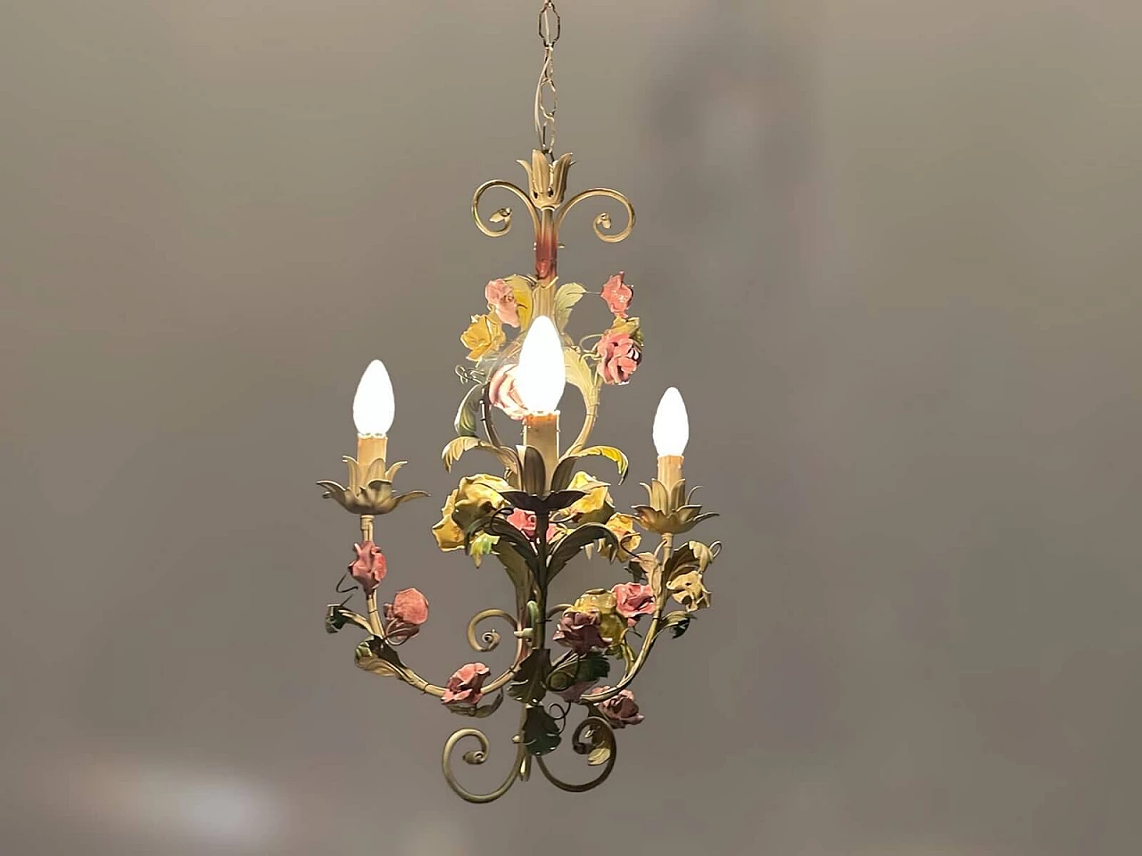 Lampadario con fiori in ceramica Tole, anni '60 6