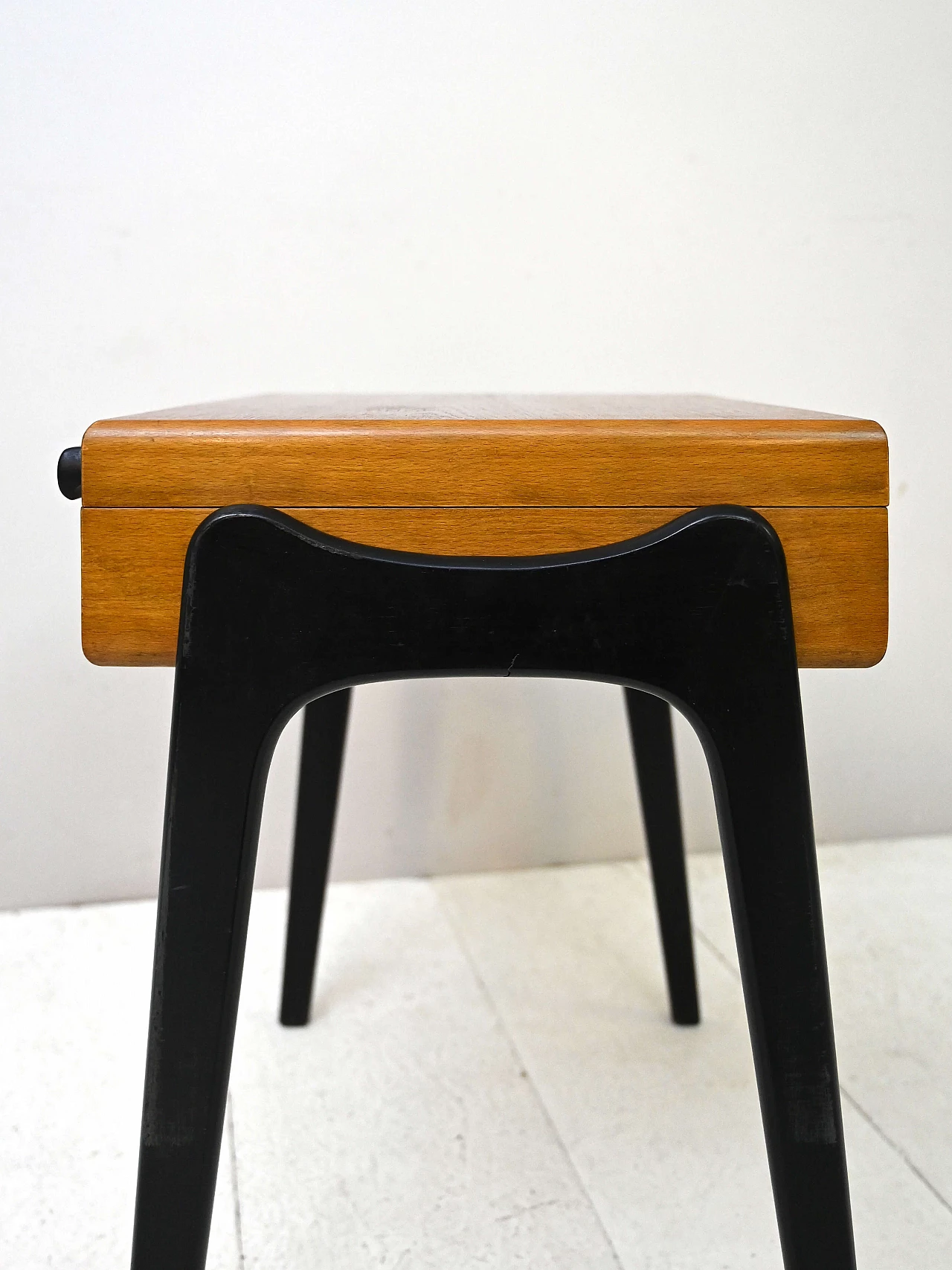 Tavolino da cucito in legno bicolore, anni '60 9