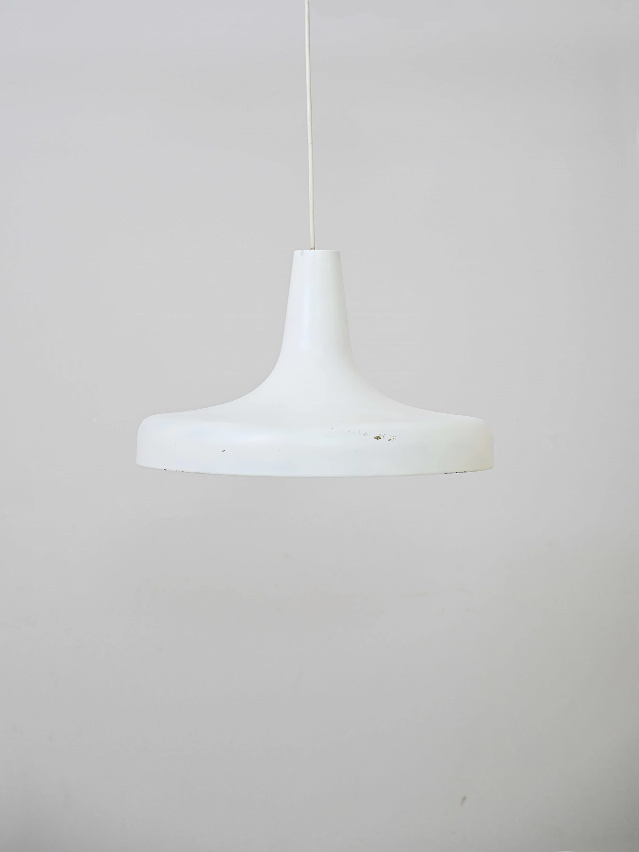 Lampada a sospensione in metallo bianco, anni '60 1
