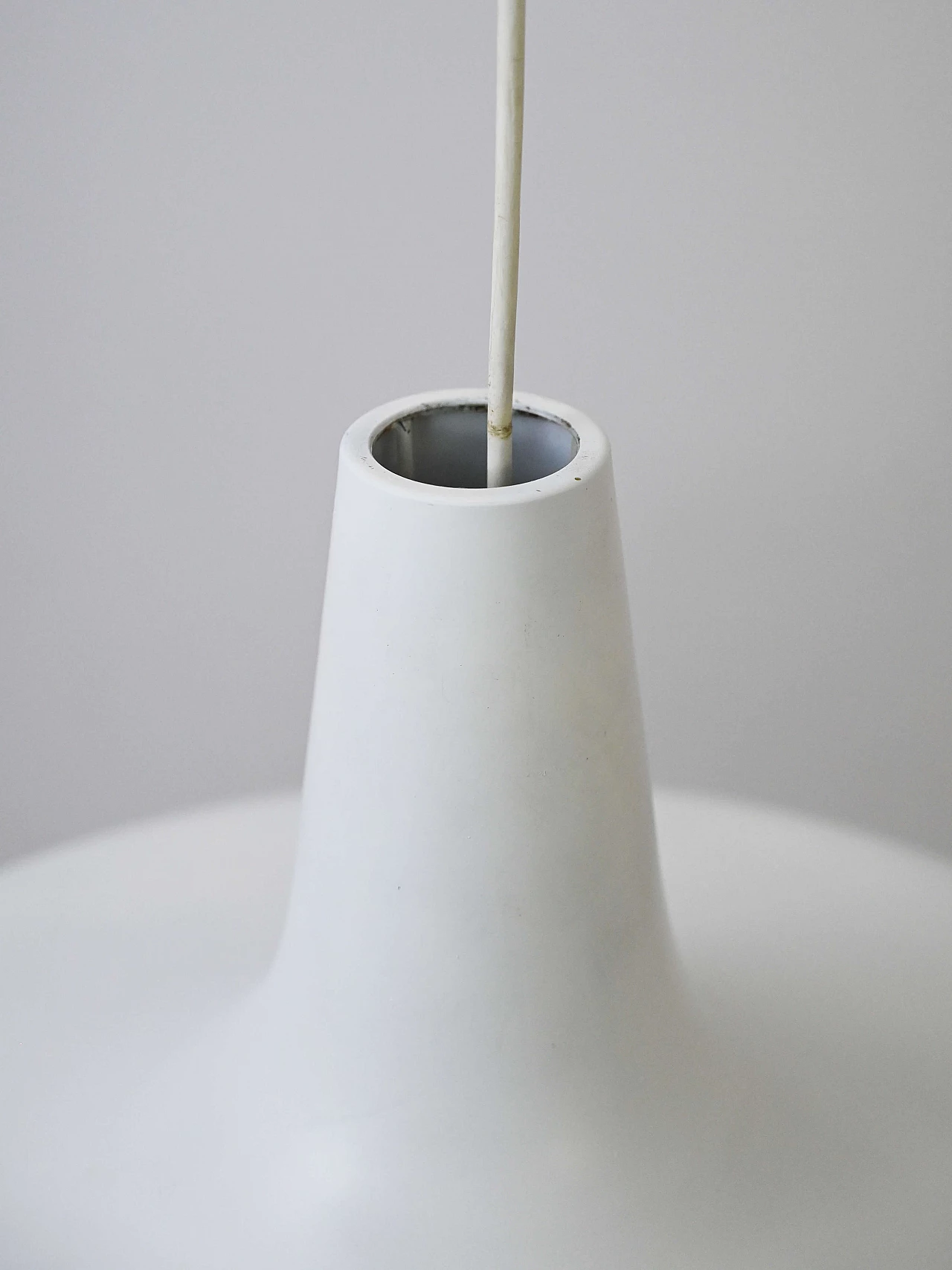 Lampada a sospensione in metallo bianco, anni '60 3