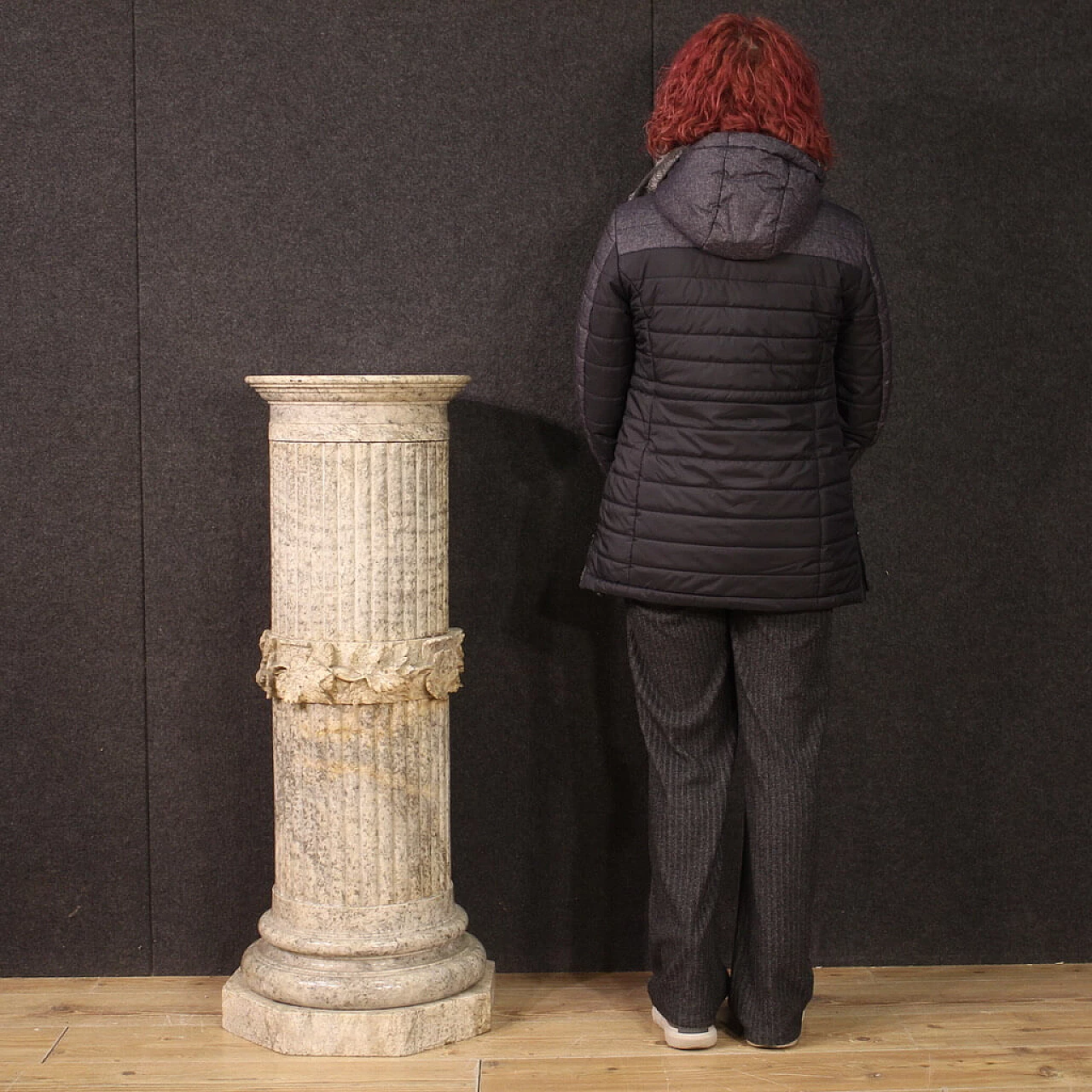Sculpted and chiselled alabaster column, 1930s 2