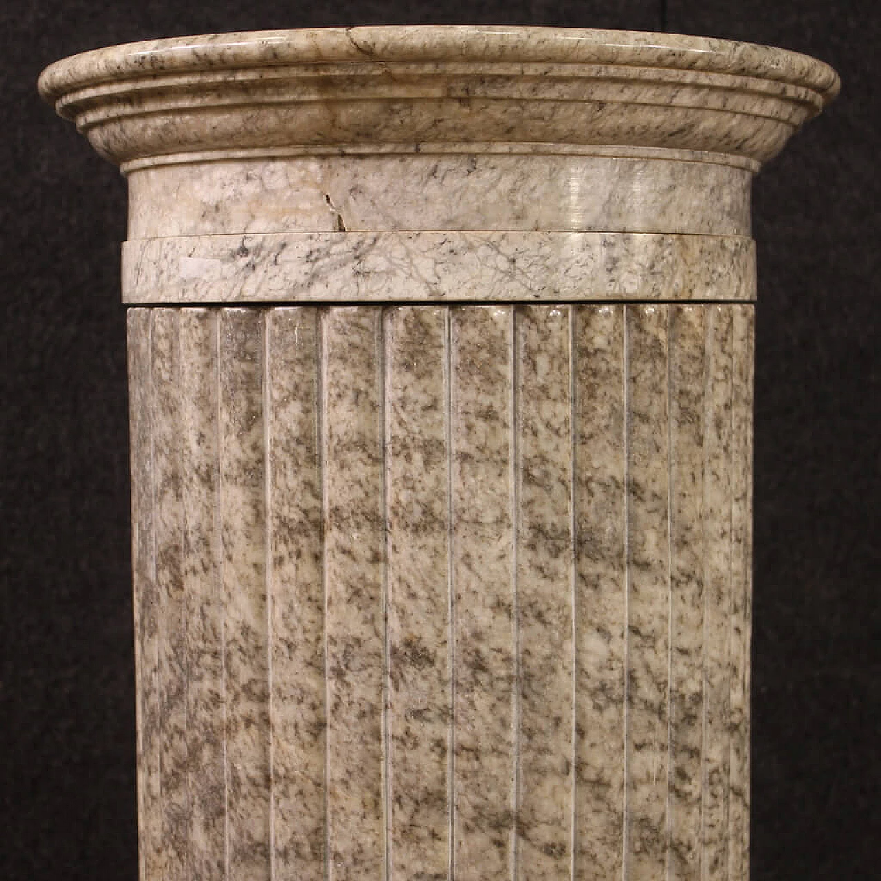 Colonna in alabastro scolpita e cesellata, anni '30 3