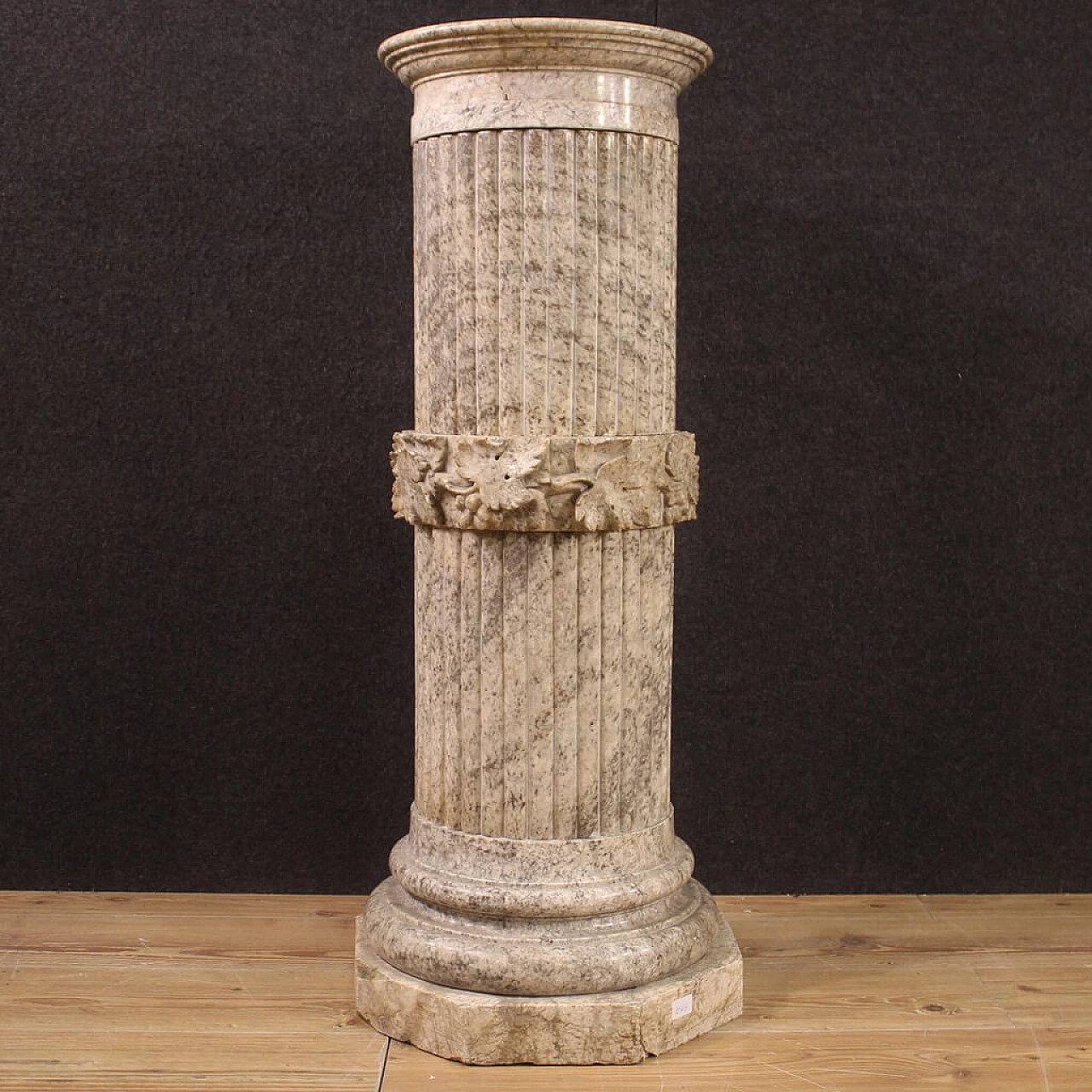 Sculpted and chiselled alabaster column, 1930s 5