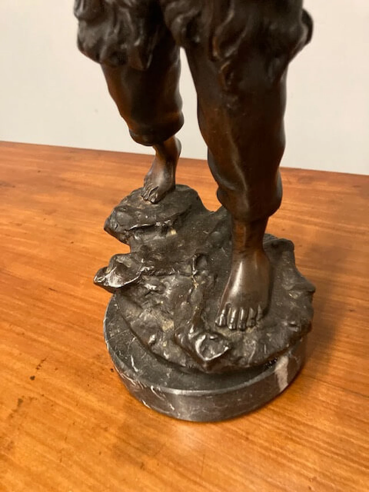 Antonio Cinque, sculpture of a shepherdess, bronze with marble base, late 19th century 3