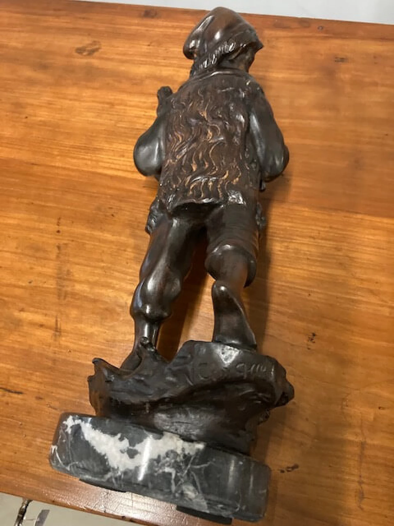 Antonio Cinque, sculpture of a shepherdess, bronze with marble base, late 19th century 16