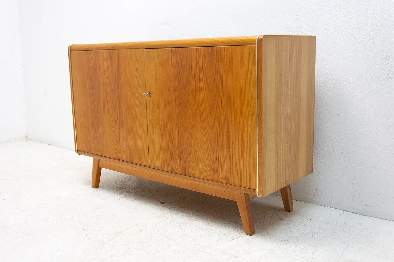 Credenza di Hubert Nepozitek e Bohumil Landsman per Jitona, anni '60 3