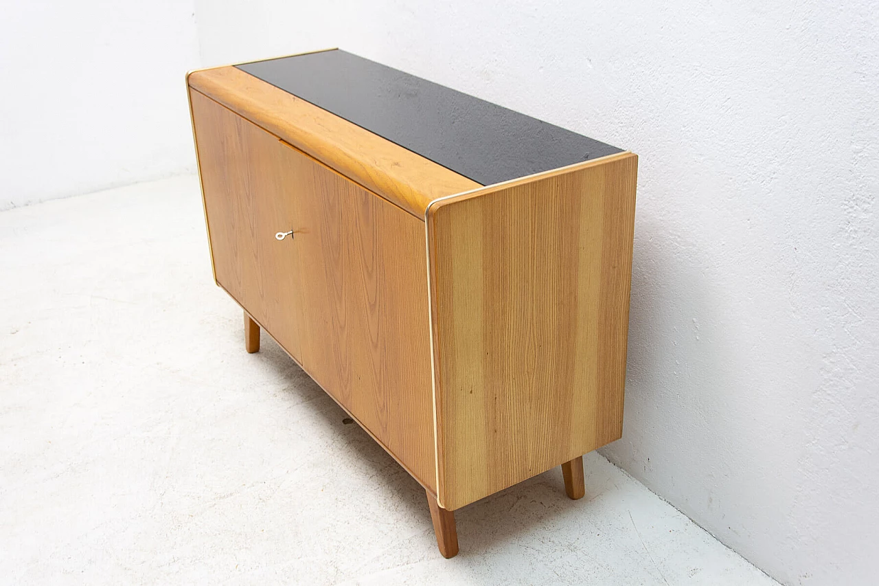 Credenza di Hubert Nepozitek e Bohumil Landsman per Jitona, anni '60 4