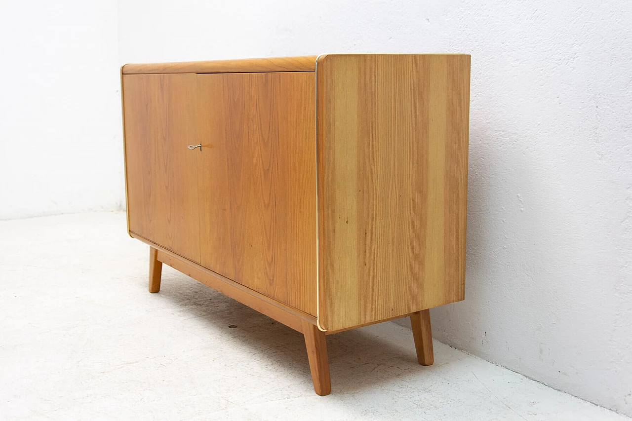 Credenza di Hubert Nepozitek e Bohumil Landsman per Jitona, anni '60 5