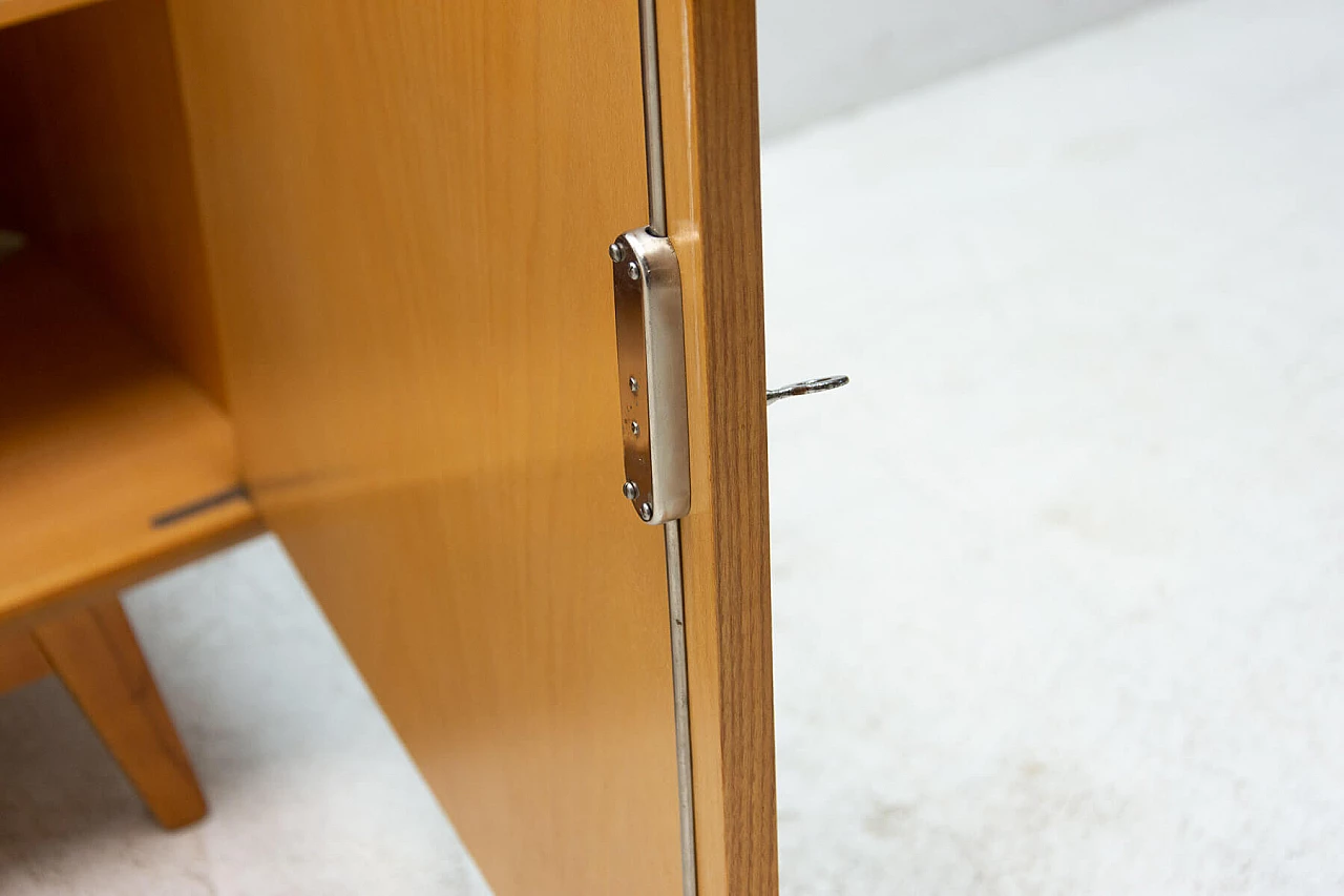 Credenza di Hubert Nepozitek e Bohumil Landsman per Jitona, anni '60 12