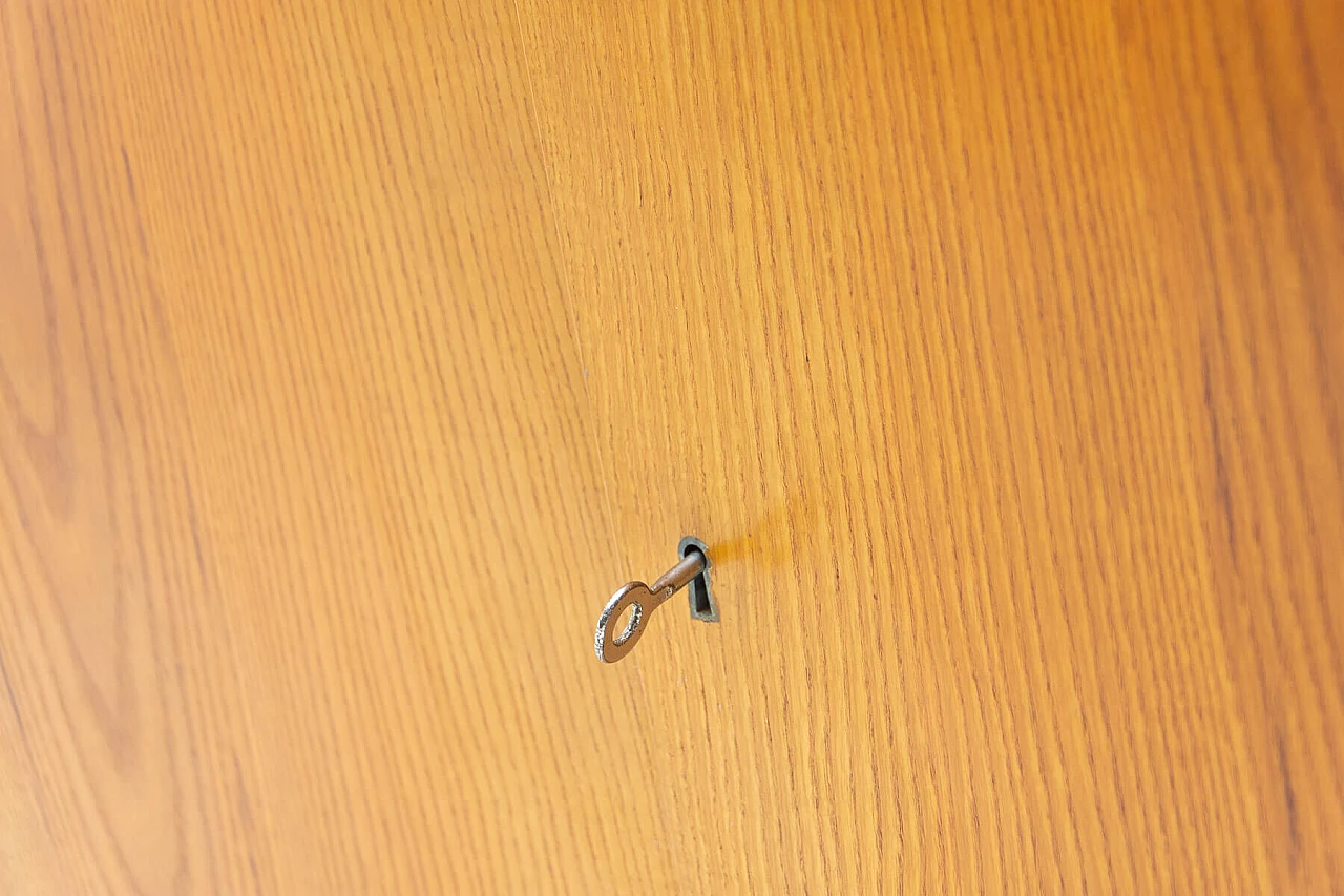 Credenza di Hubert Nepozitek e Bohumil Landsman per Jitona, anni '60 13