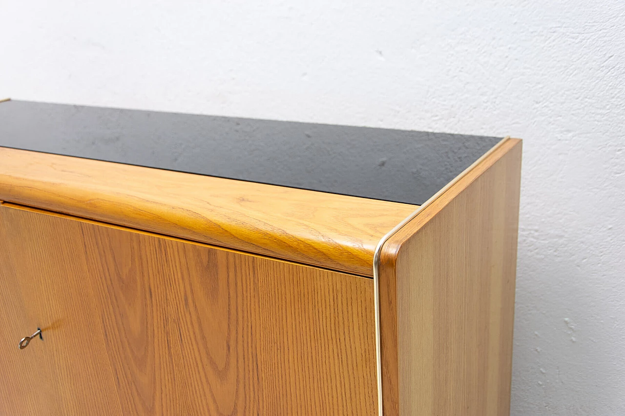 Credenza di Hubert Nepozitek e Bohumil Landsman per Jitona, anni '60 14
