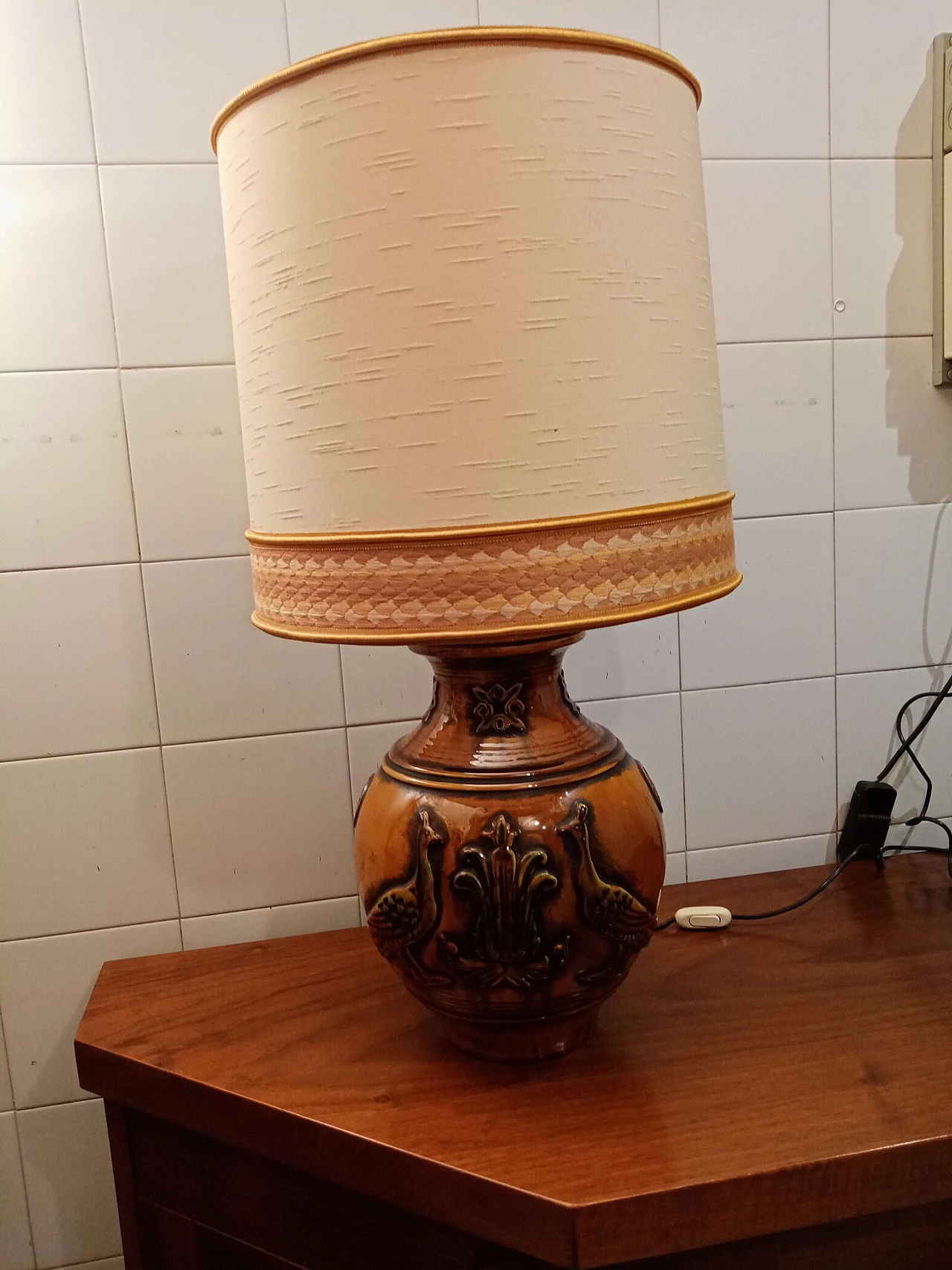 Lampada in maiolica con decorazione di pavoni per Zaccagnini, anni '60 3