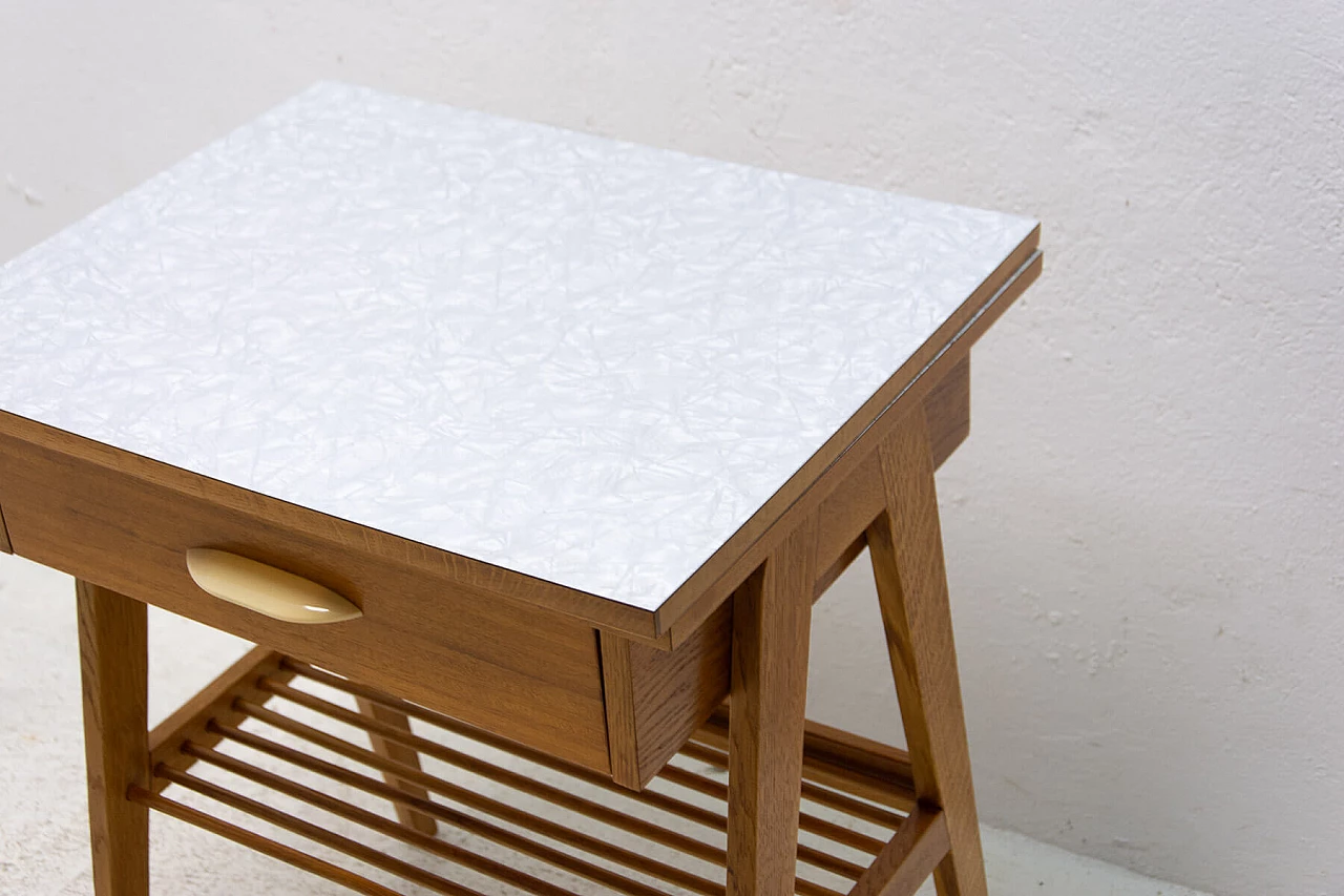 Tavolino in legno con portariviste e cassetto, anni '60 9