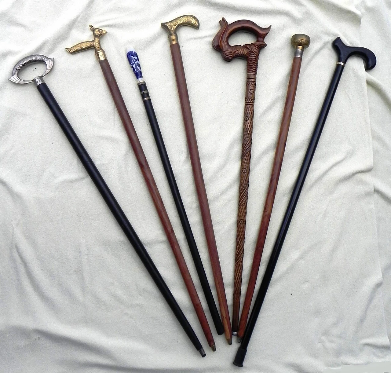 7 Bastoni da passeggio e rastrelliera, anni '90 13