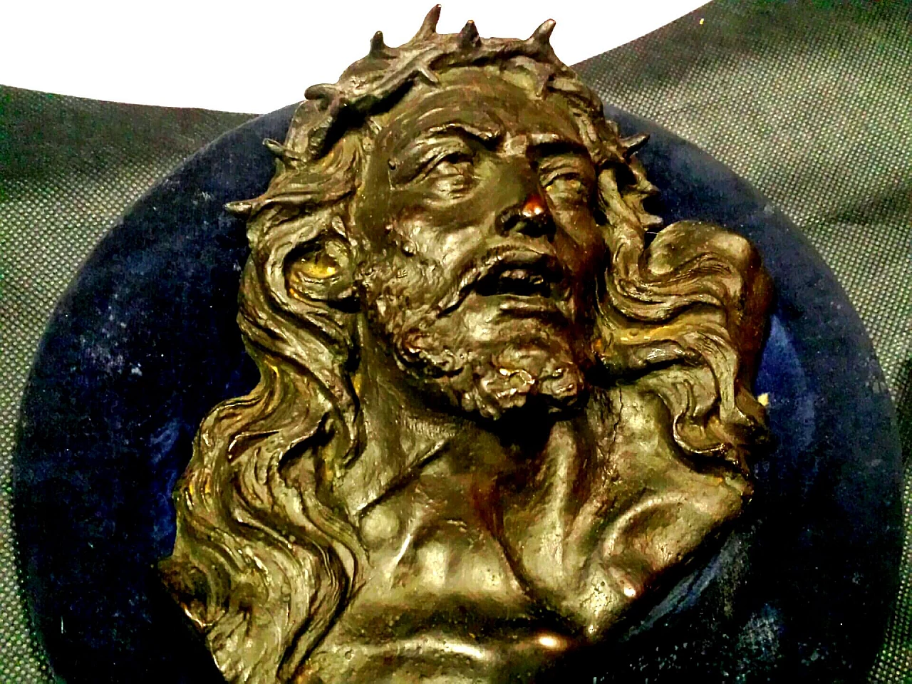 Volto di Cristo, bassorilievo in bronzo su tavola in legno, inizio '900 1