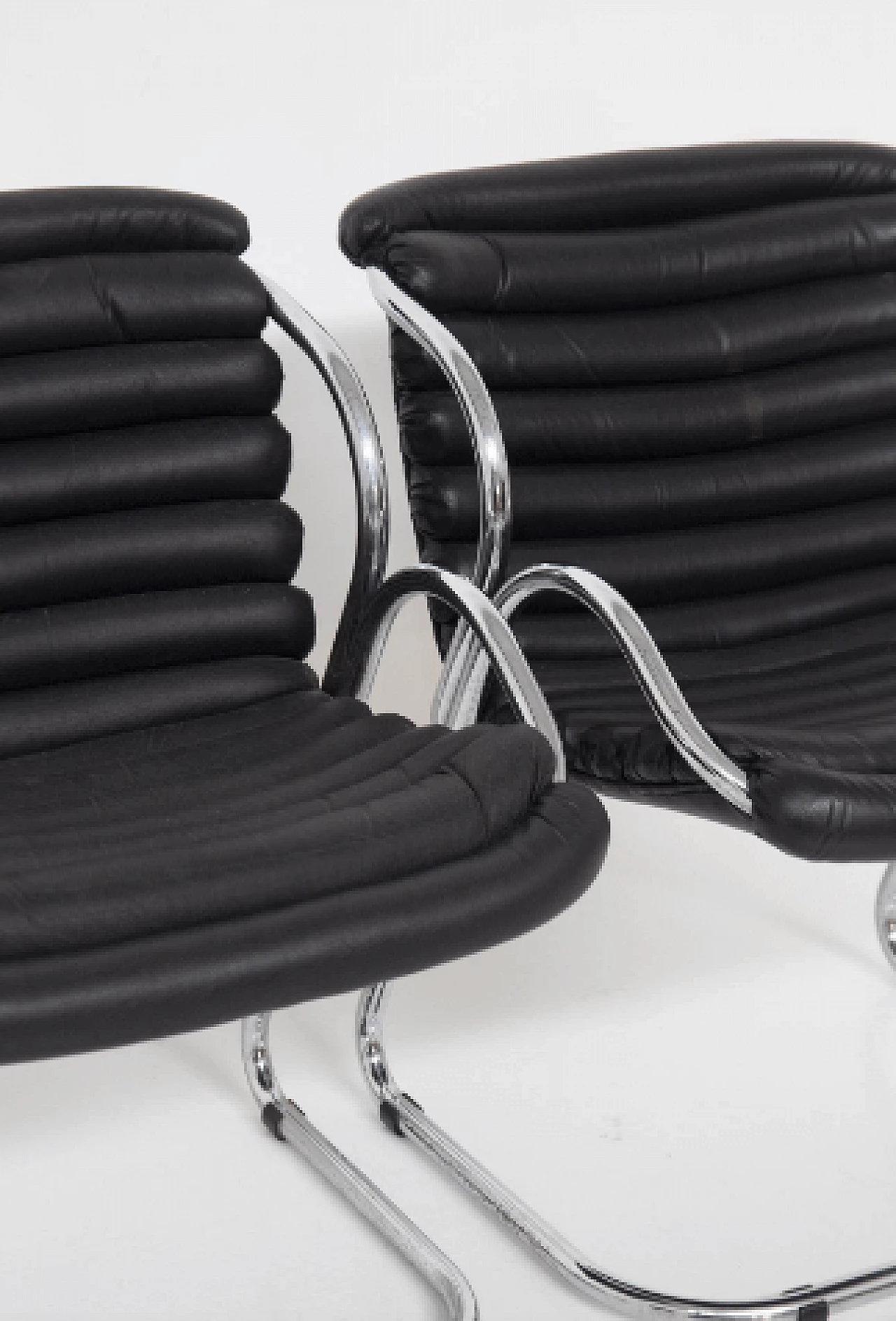 4 Chairs in chromed steel and black leather, 1960s 8