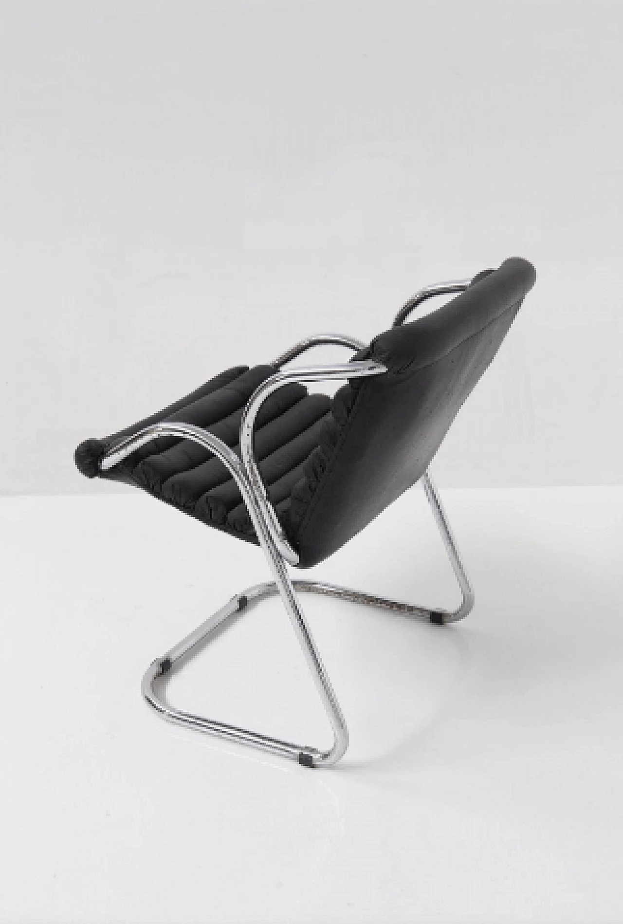 4 Chairs in chromed steel and black leather, 1960s 9