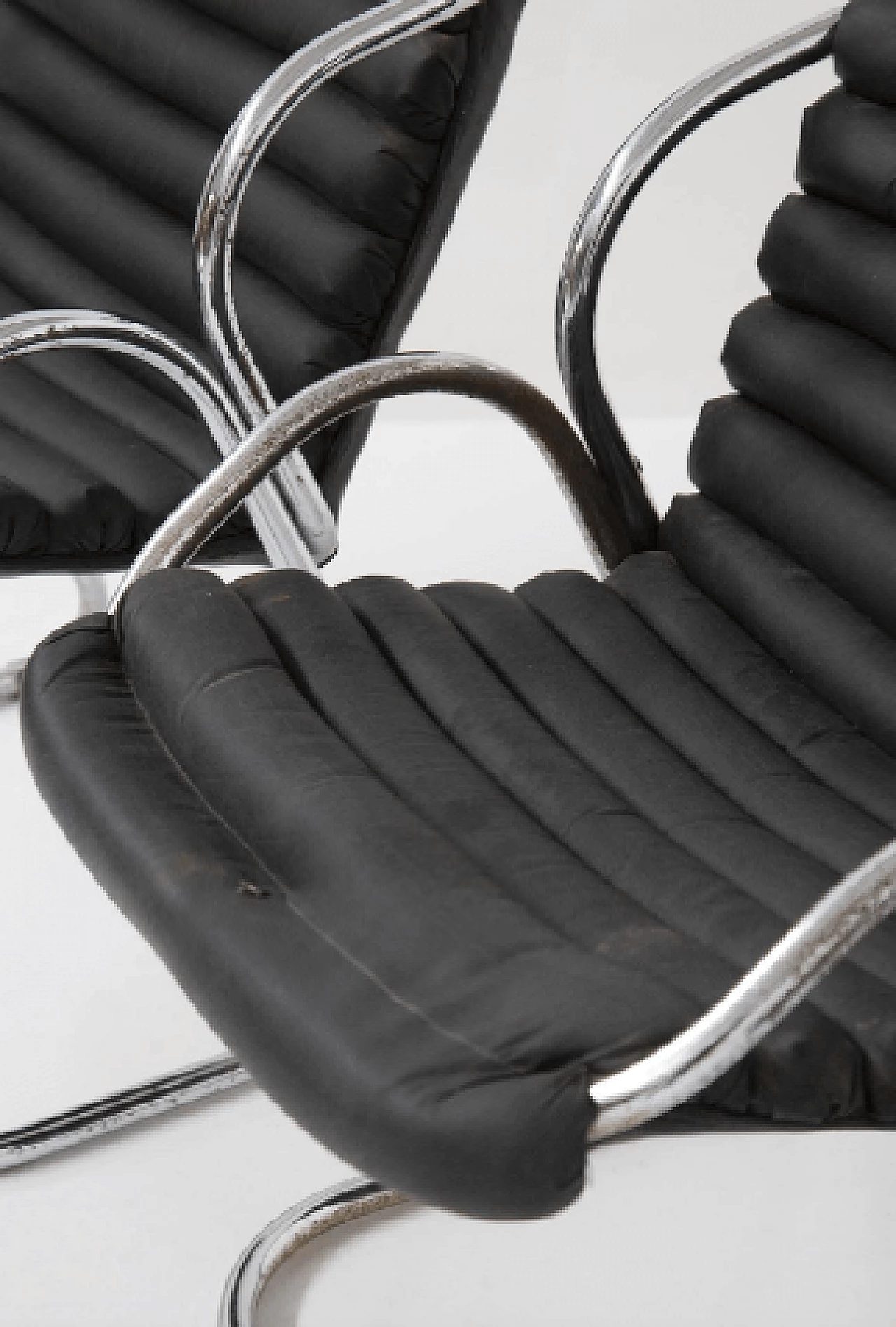 4 Chairs in chromed steel and black leather, 1960s 13