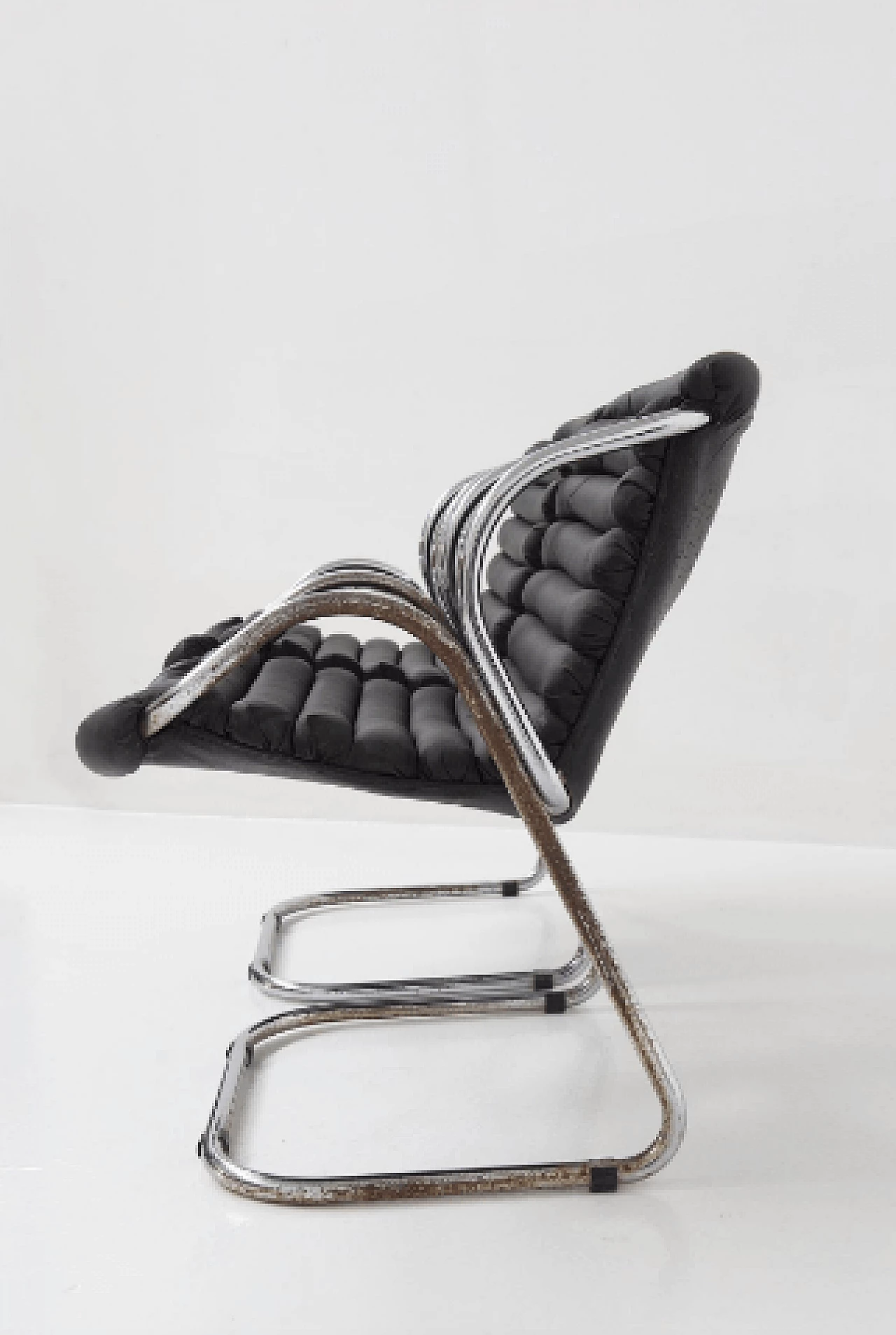 4 Chairs in chromed steel and black leather, 1960s 15