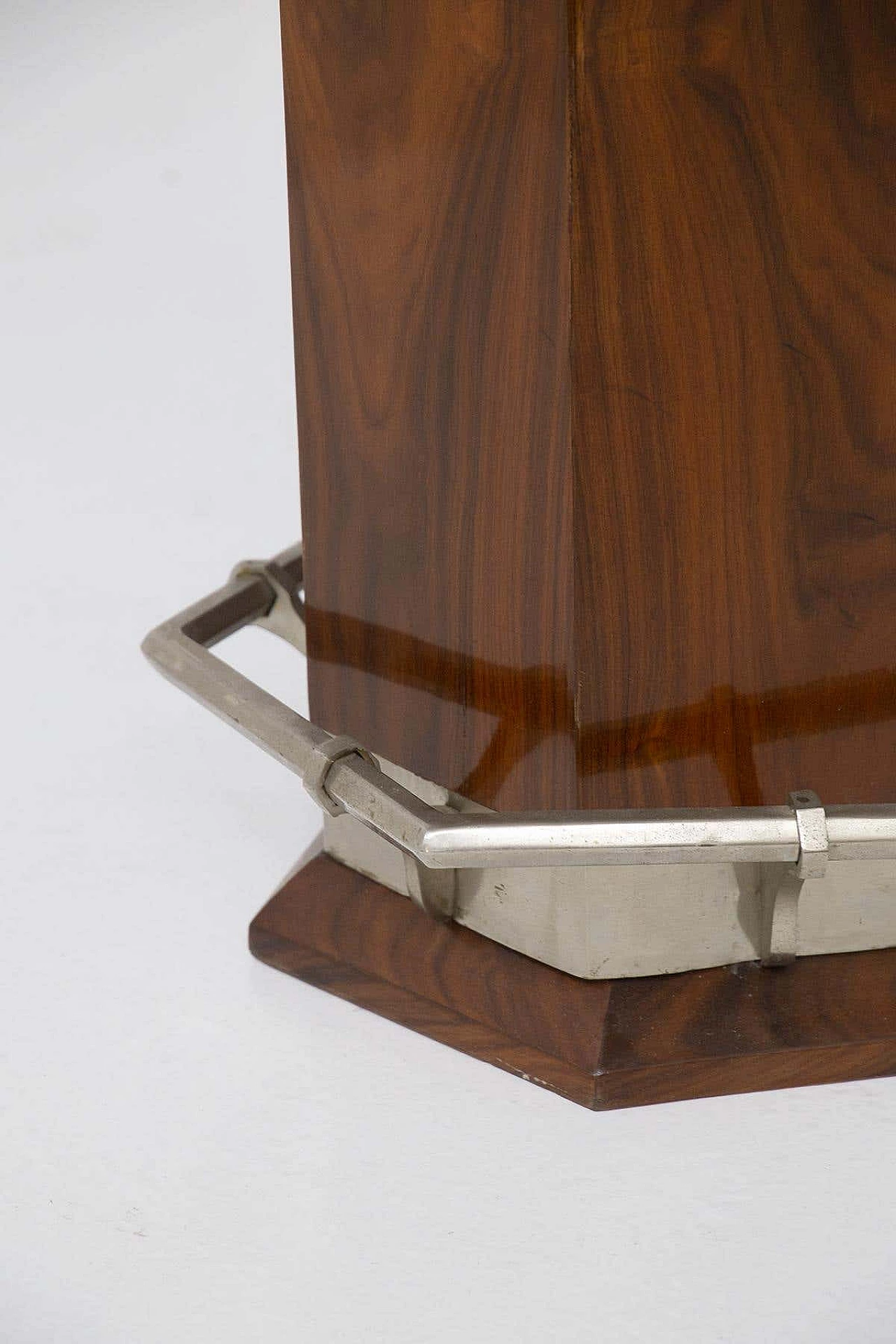 Tavolo rotondo e coppia di sgabelli in legno attribuiti a Osvaldo Borsani, anni '50 4